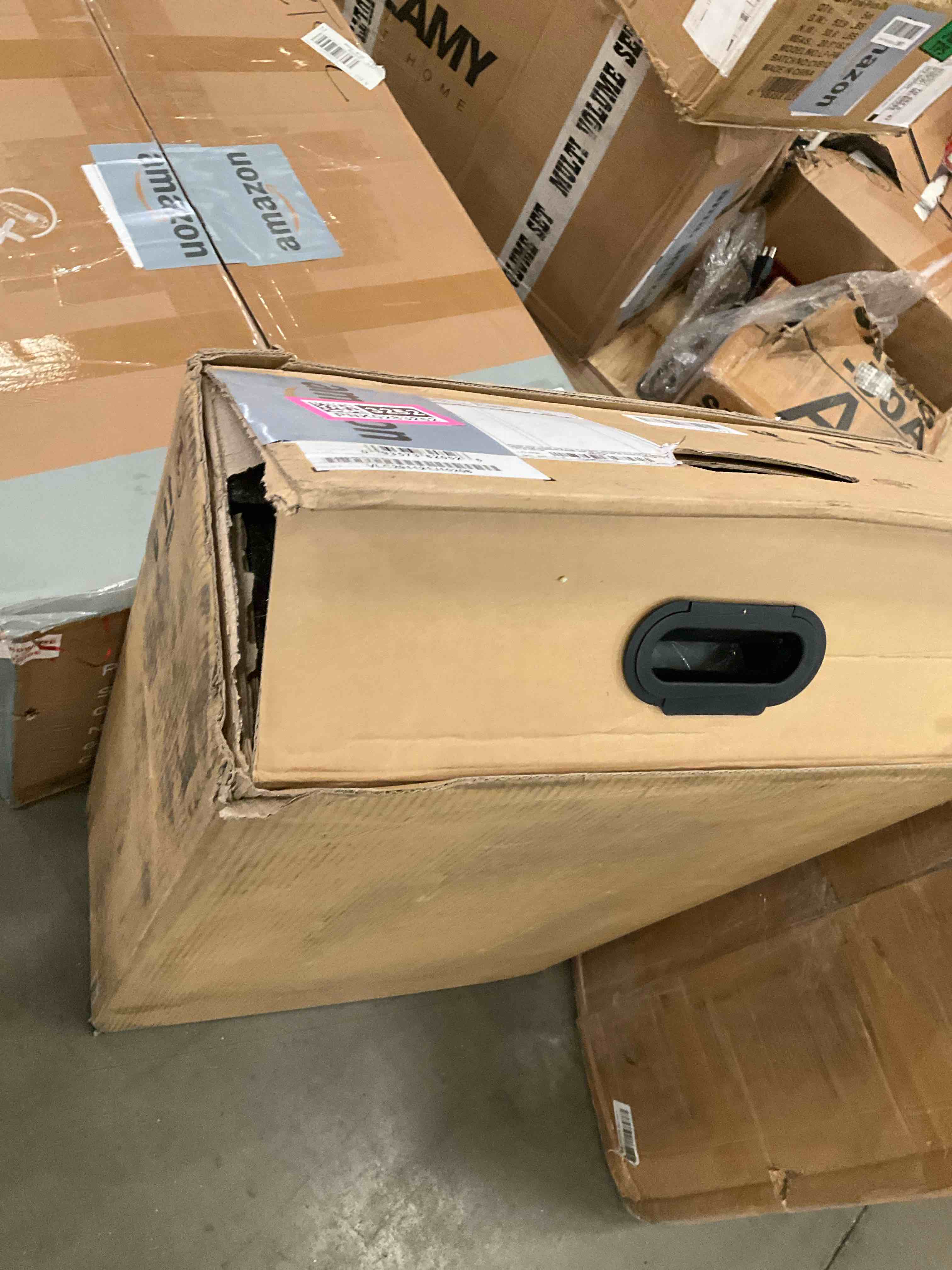 https://s3.amazonaws.com/lotting-images-prod/bidfta/PNK0283252_1738002421913.jpeg