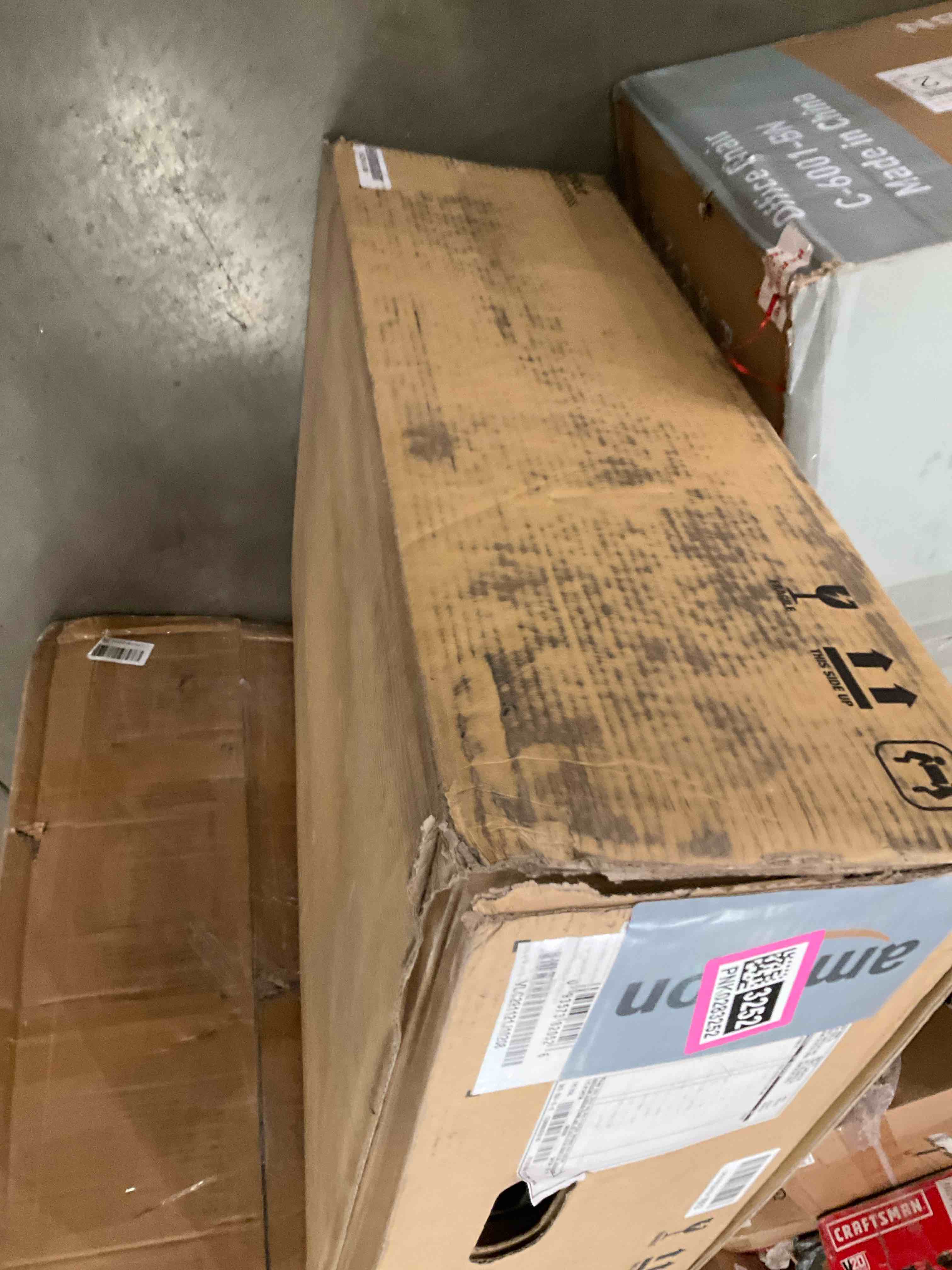 https://s3.amazonaws.com/lotting-images-prod/bidfta/PNK0283252_1738002439951.jpeg