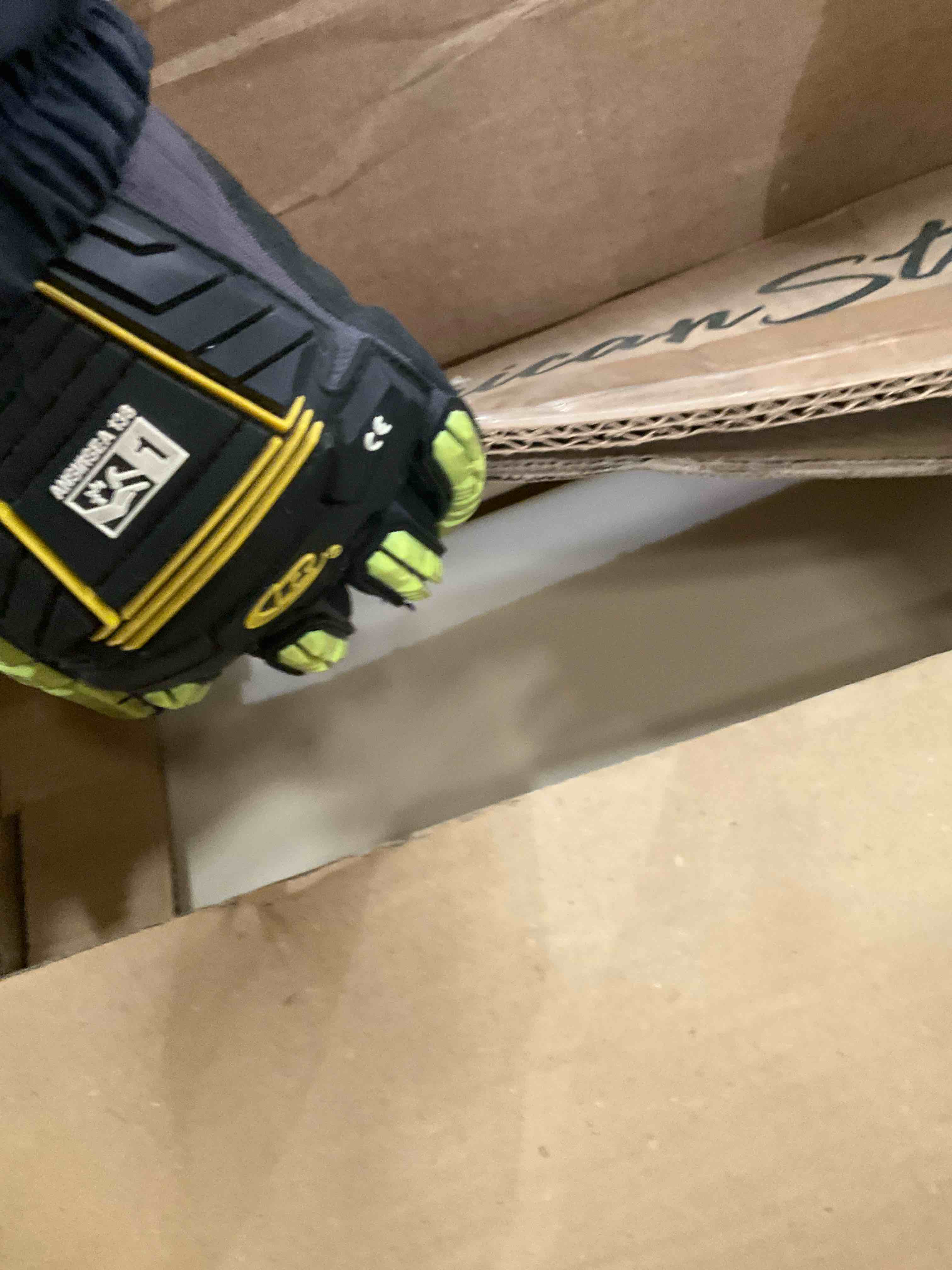 https://s3.amazonaws.com/lotting-images-prod/bidfta/PNK0283254_1738002272886.jpeg