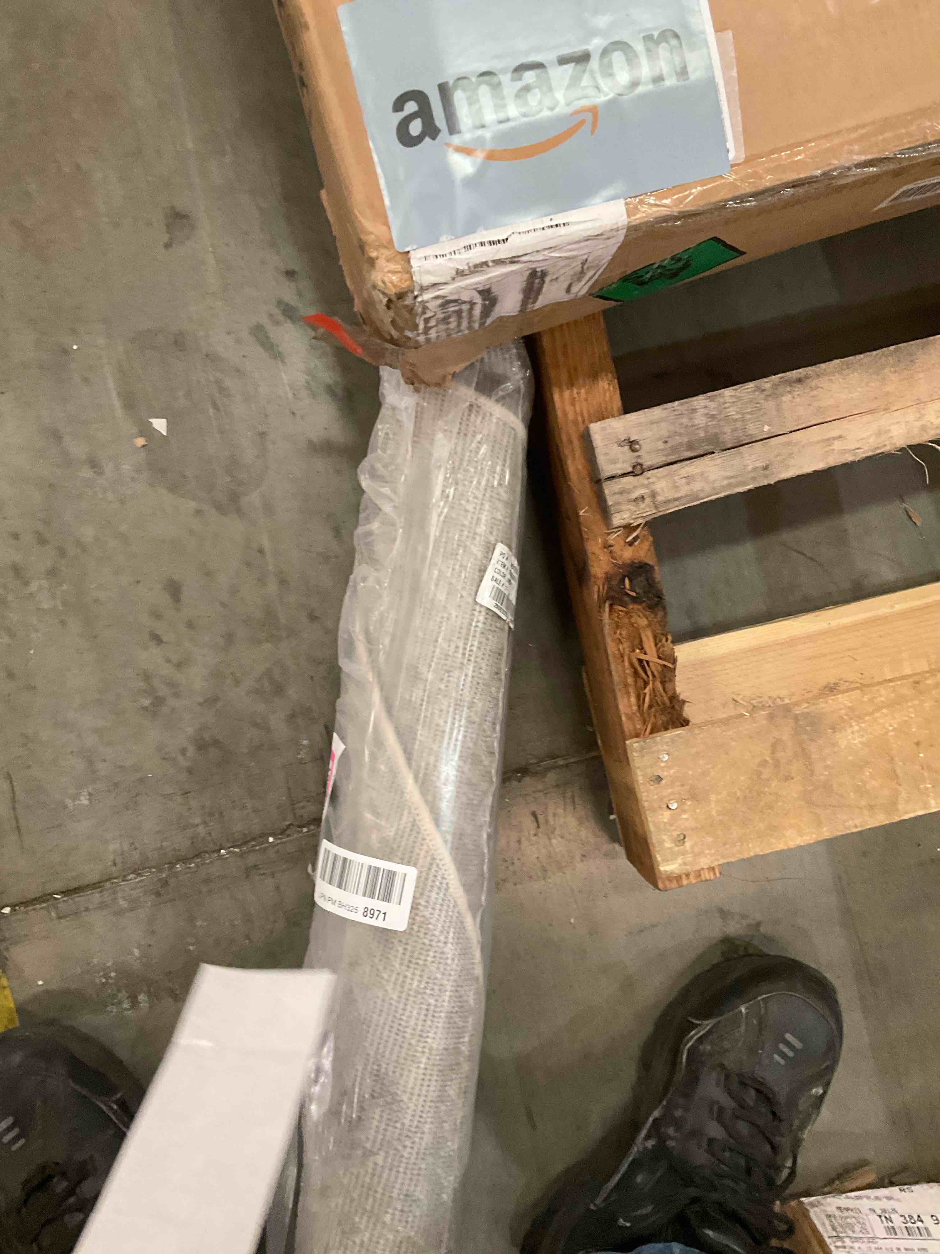 https://s3.amazonaws.com/lotting-images-prod/bidfta/PNK0283301_1737995490364.jpeg