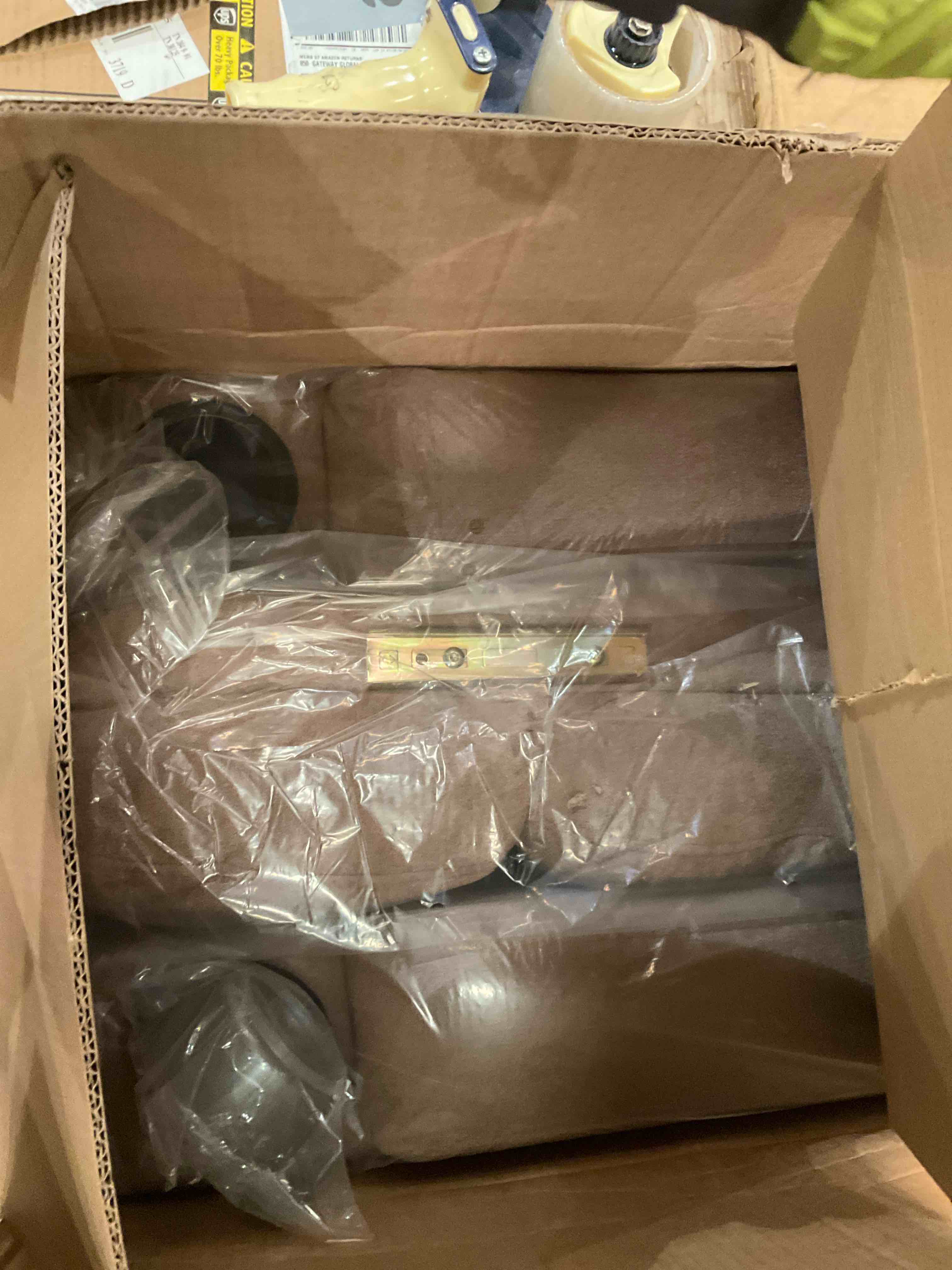 https://s3.amazonaws.com/lotting-images-prod/bidfta/PNK0283310_1737994829023.jpeg