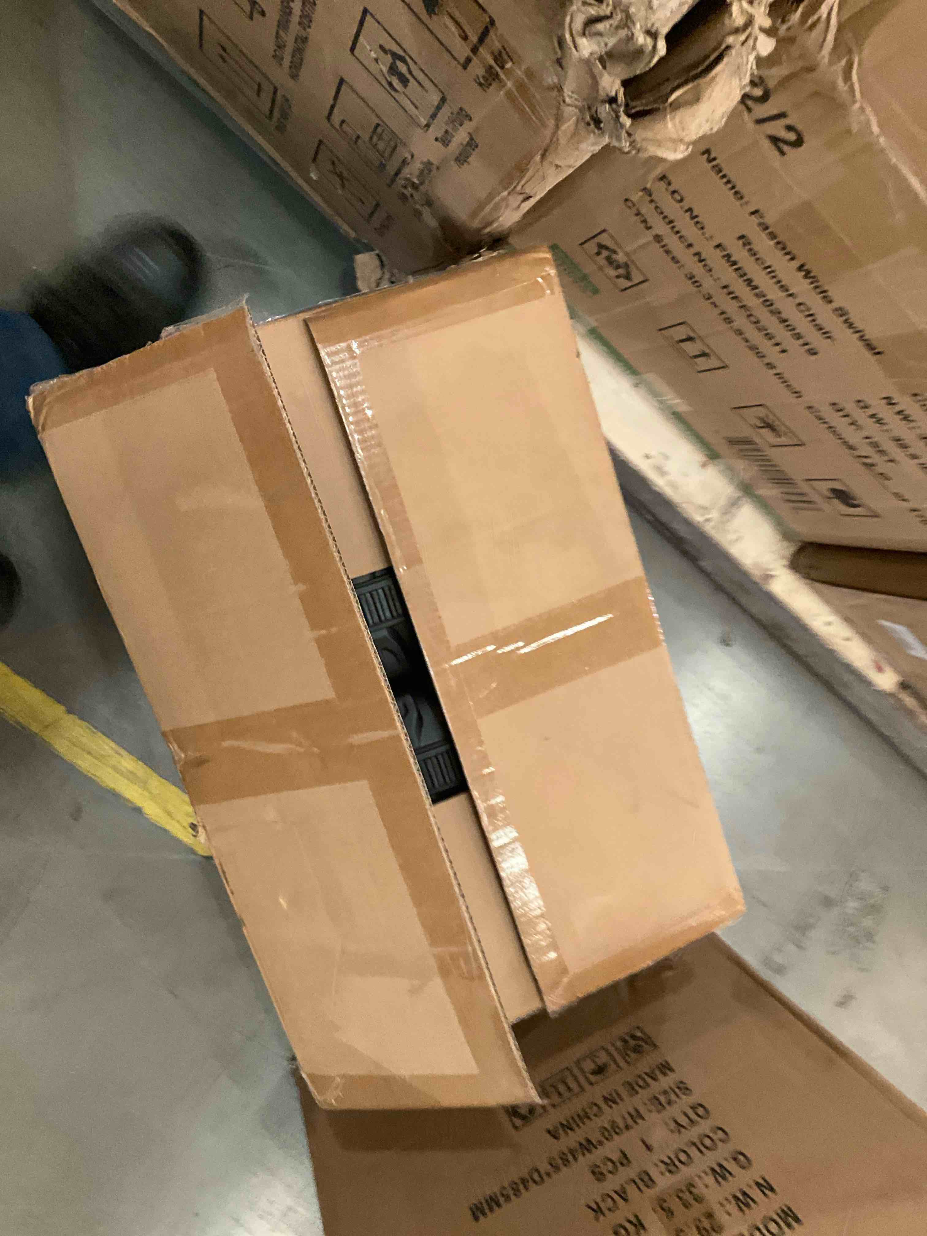https://s3.amazonaws.com/lotting-images-prod/bidfta/PNK0283311_1737994739052.jpeg