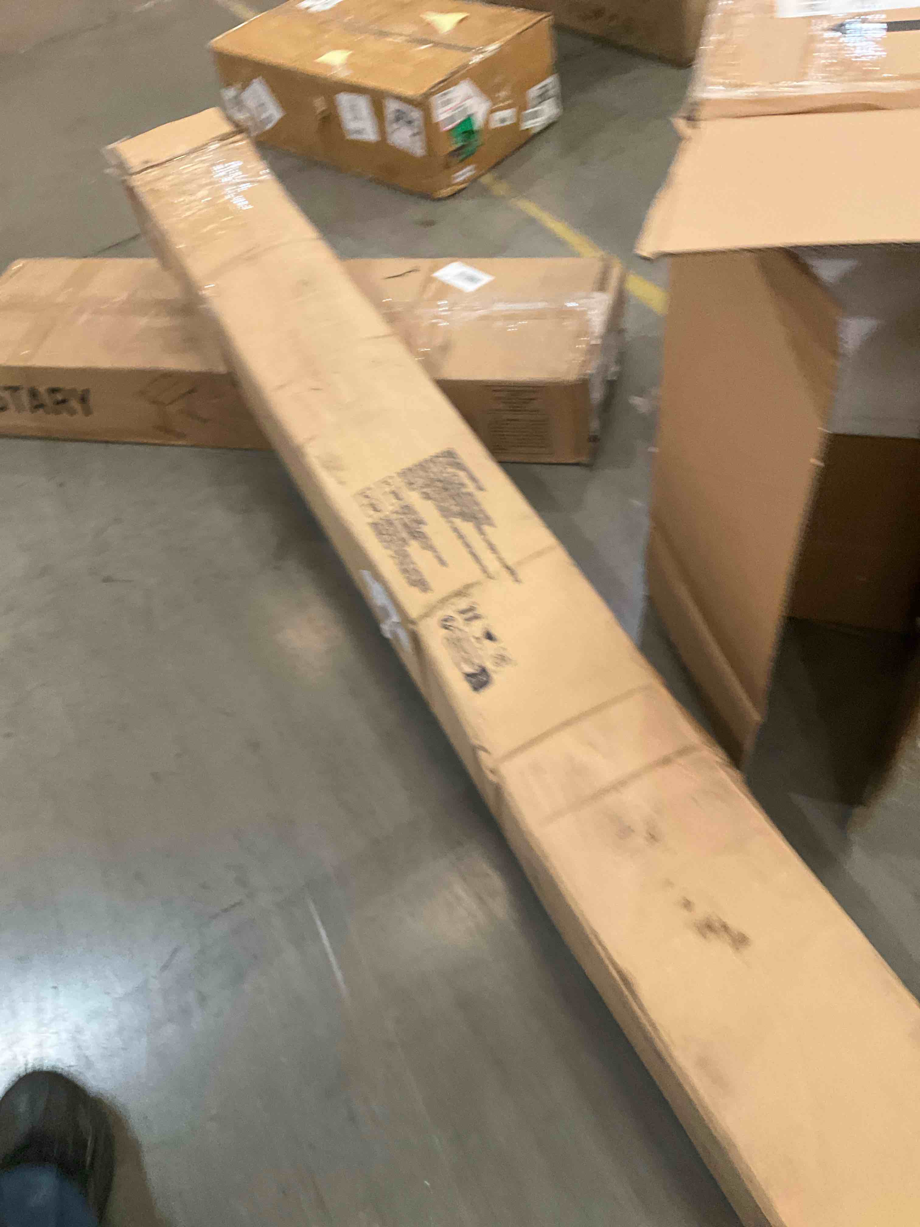https://s3.amazonaws.com/lotting-images-prod/bidfta/PNK0283315_1737994509300.jpeg