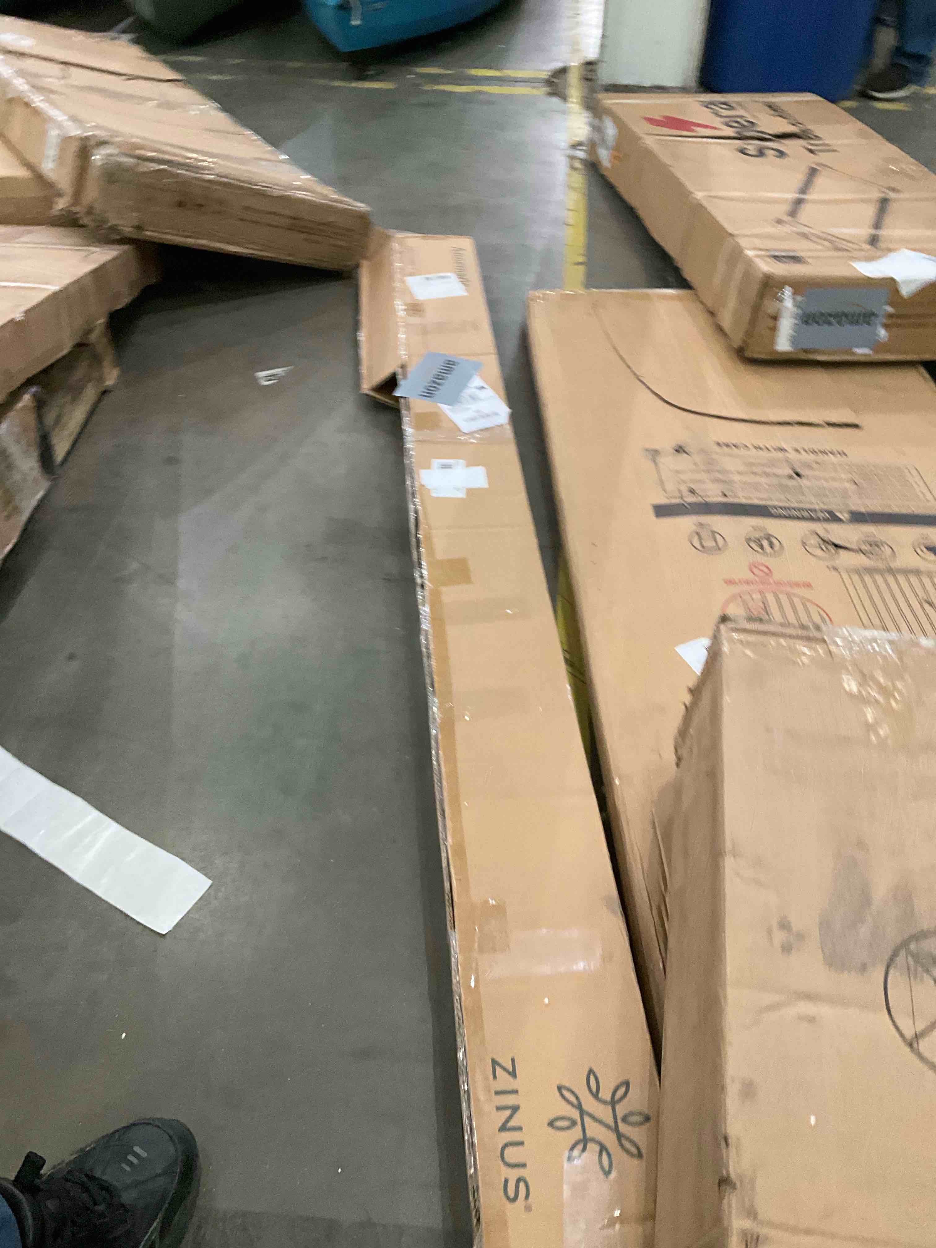 https://s3.amazonaws.com/lotting-images-prod/bidfta/PNK0283370_1737990765385.jpeg