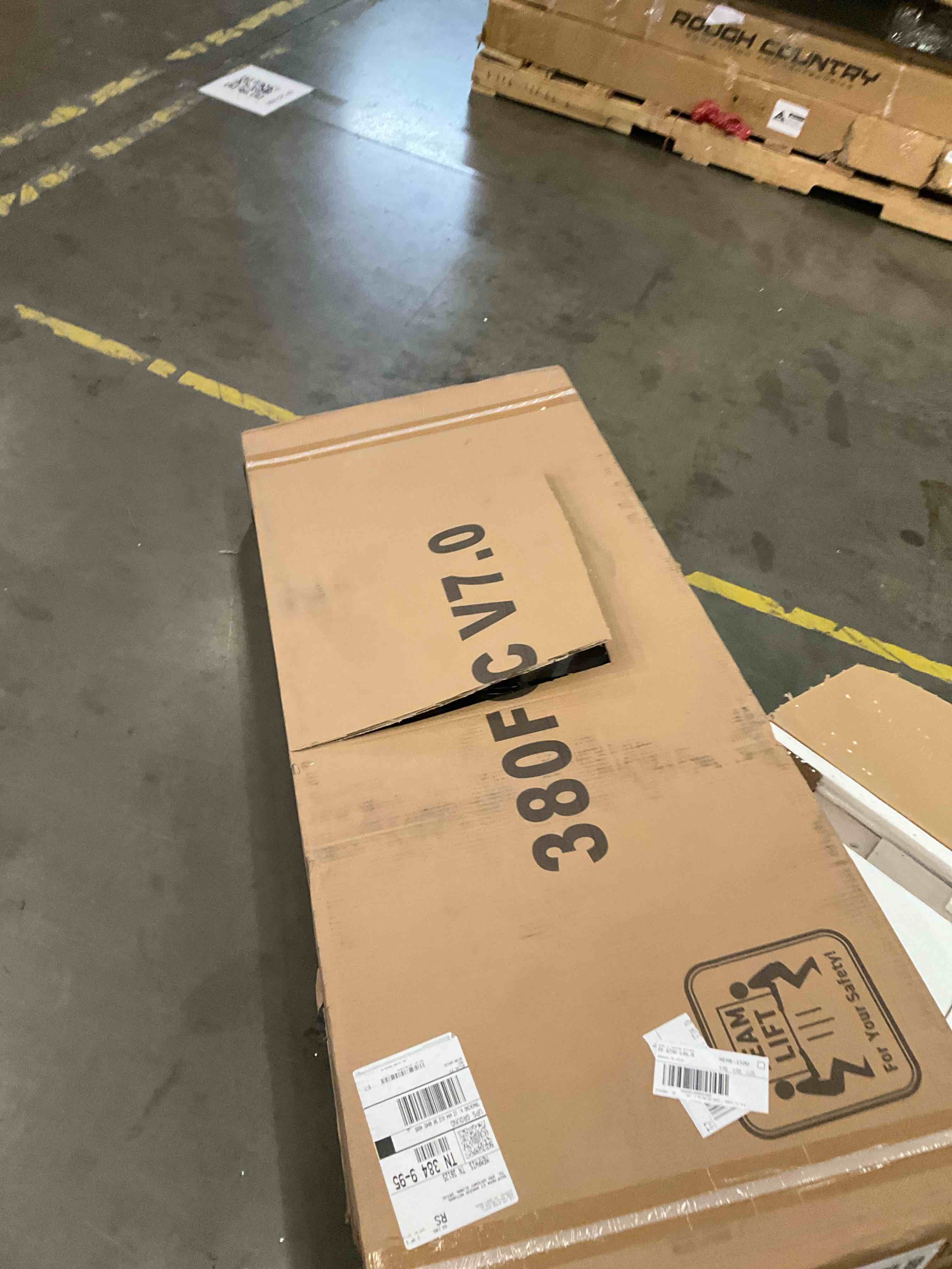 https://s3.amazonaws.com/lotting-images-prod/bidfta/PNK0283375_1737990260212.jpeg