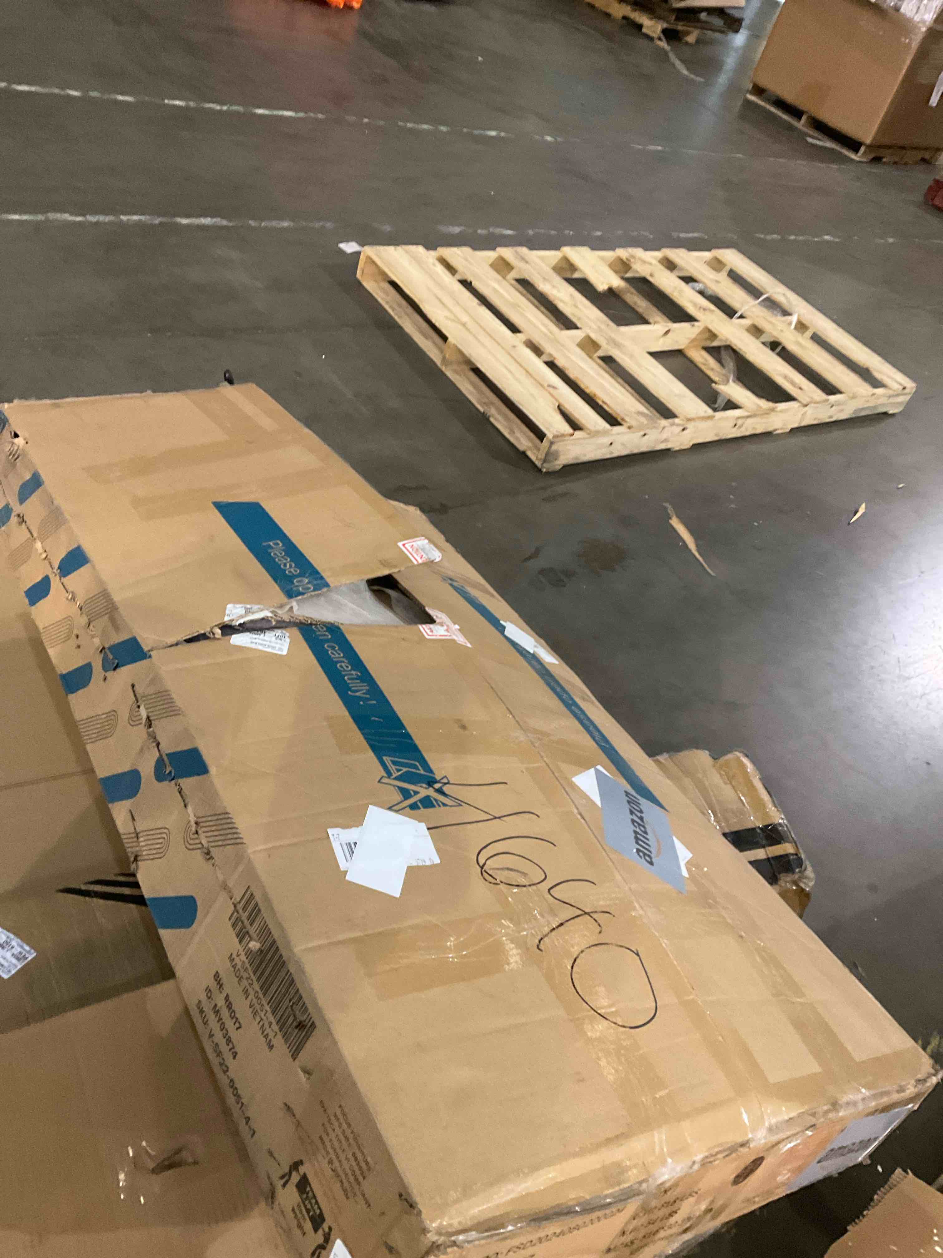 https://s3.amazonaws.com/lotting-images-prod/bidfta/PNK0283401_1737988260532.jpeg