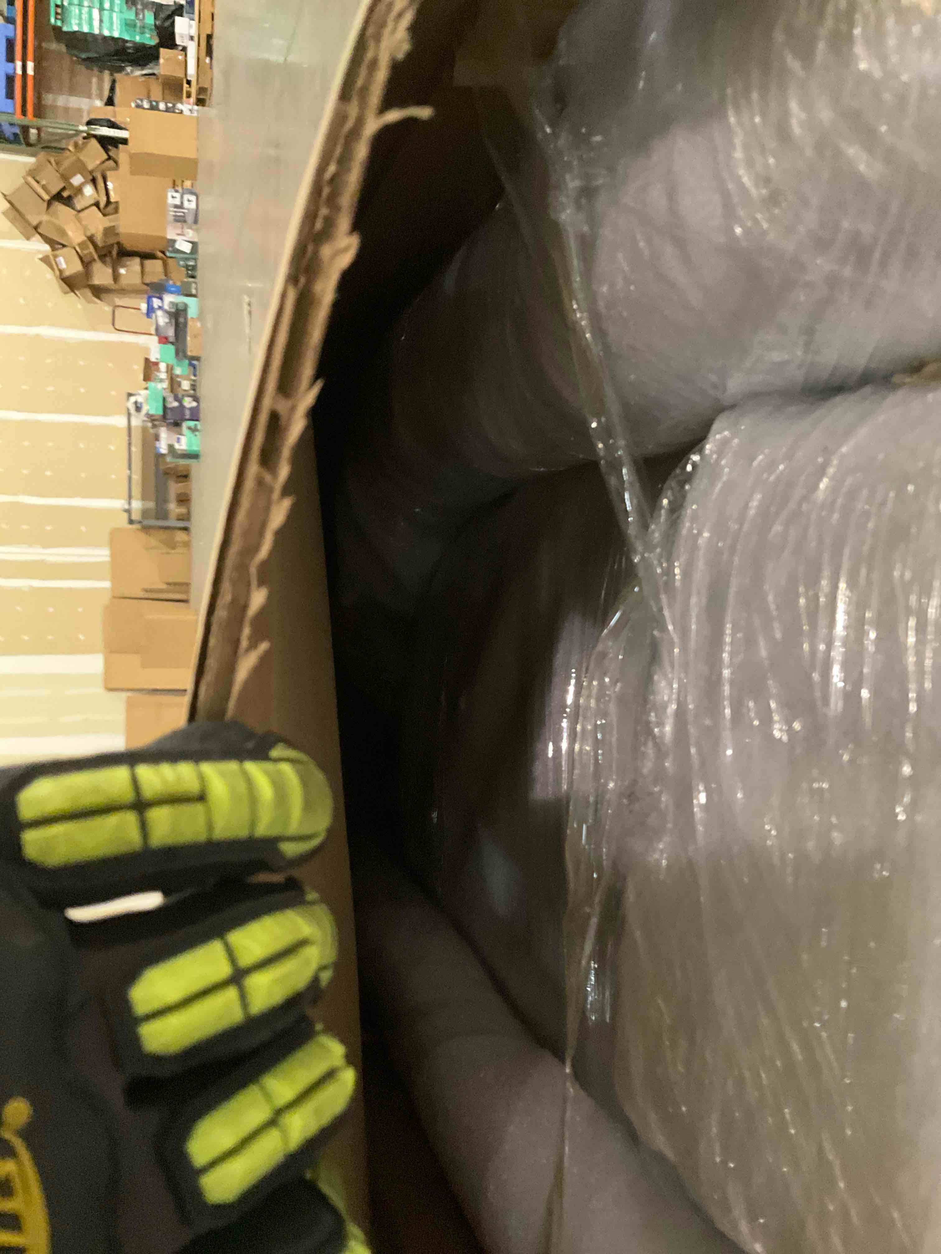 https://s3.amazonaws.com/lotting-images-prod/bidfta/PNK0283408_1737987735348.jpeg
