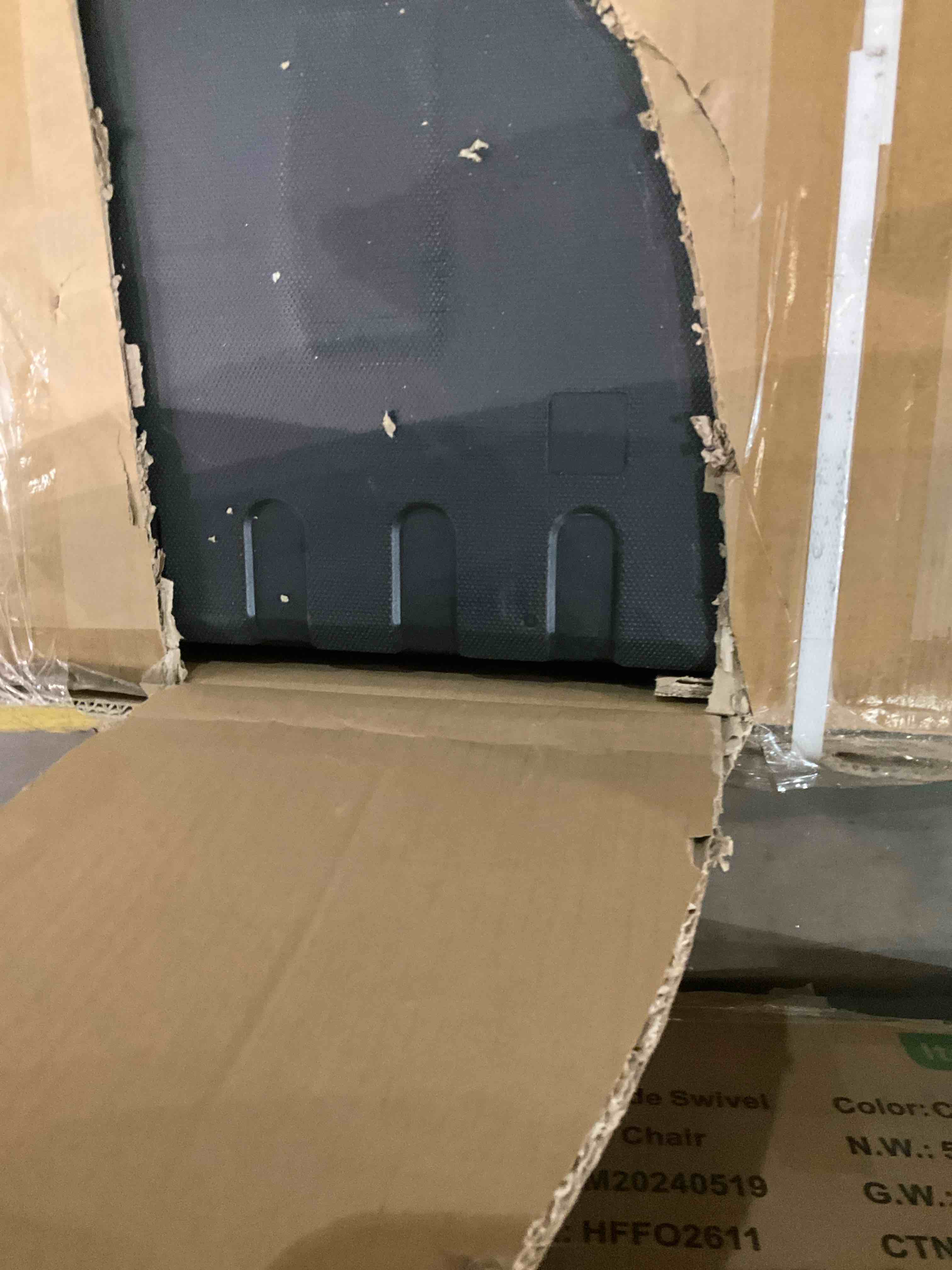 https://s3.amazonaws.com/lotting-images-prod/bidfta/PNK0283413_1737985974099.jpeg