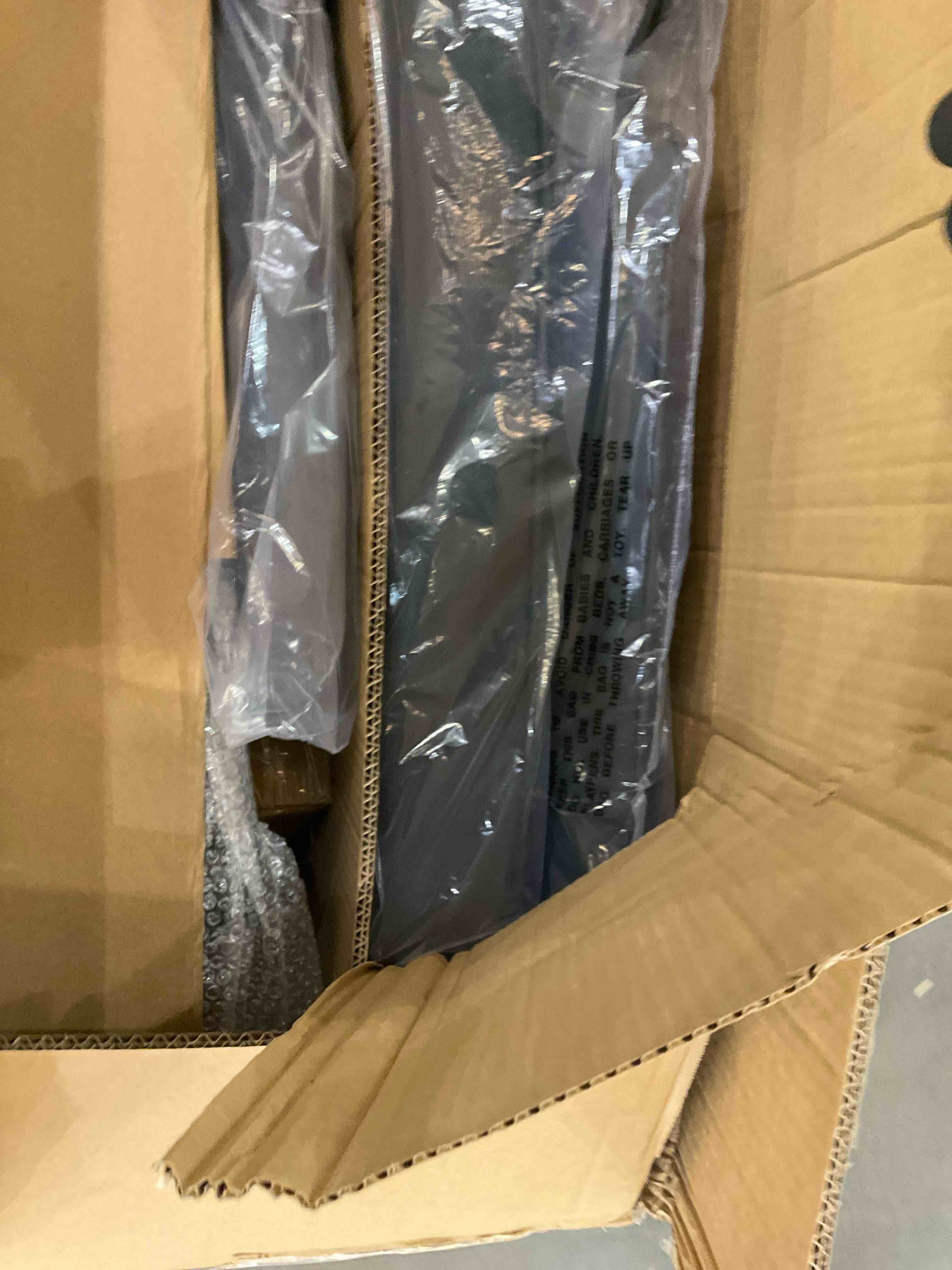 https://s3.amazonaws.com/lotting-images-prod/bidfta/PNK0283578_1737737832385.jpeg