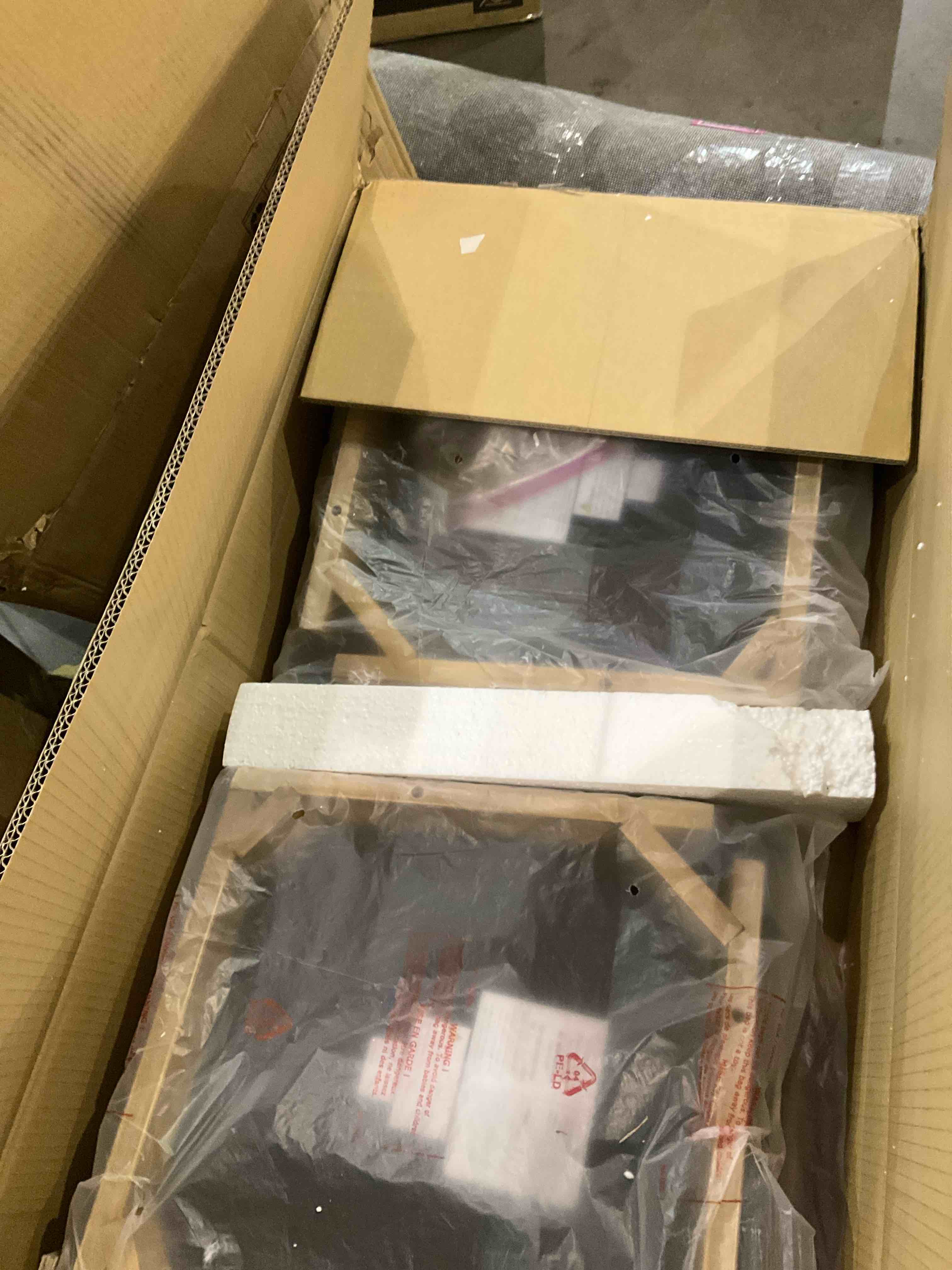 https://s3.amazonaws.com/lotting-images-prod/bidfta/PNK0283750_1737722373203.jpeg