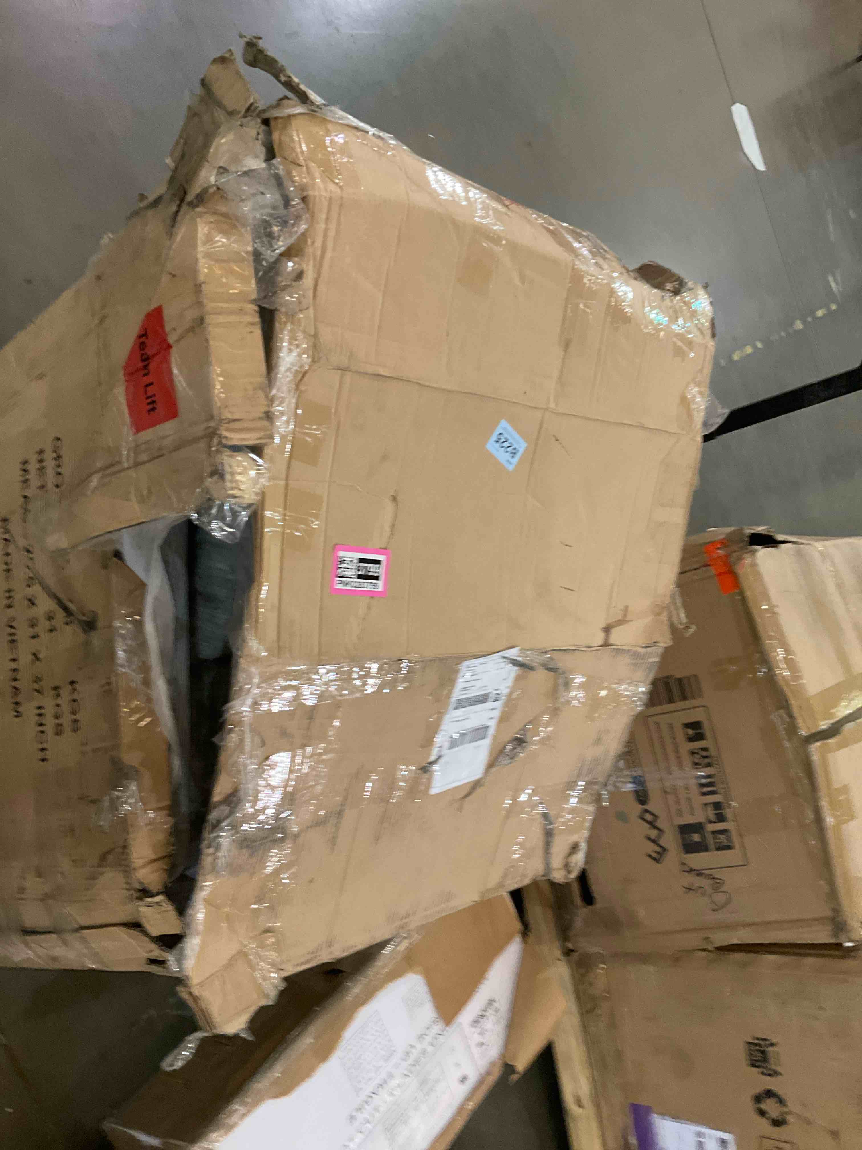 https://s3.amazonaws.com/lotting-images-prod/bidfta/PNK0283799_1737655059911.jpeg