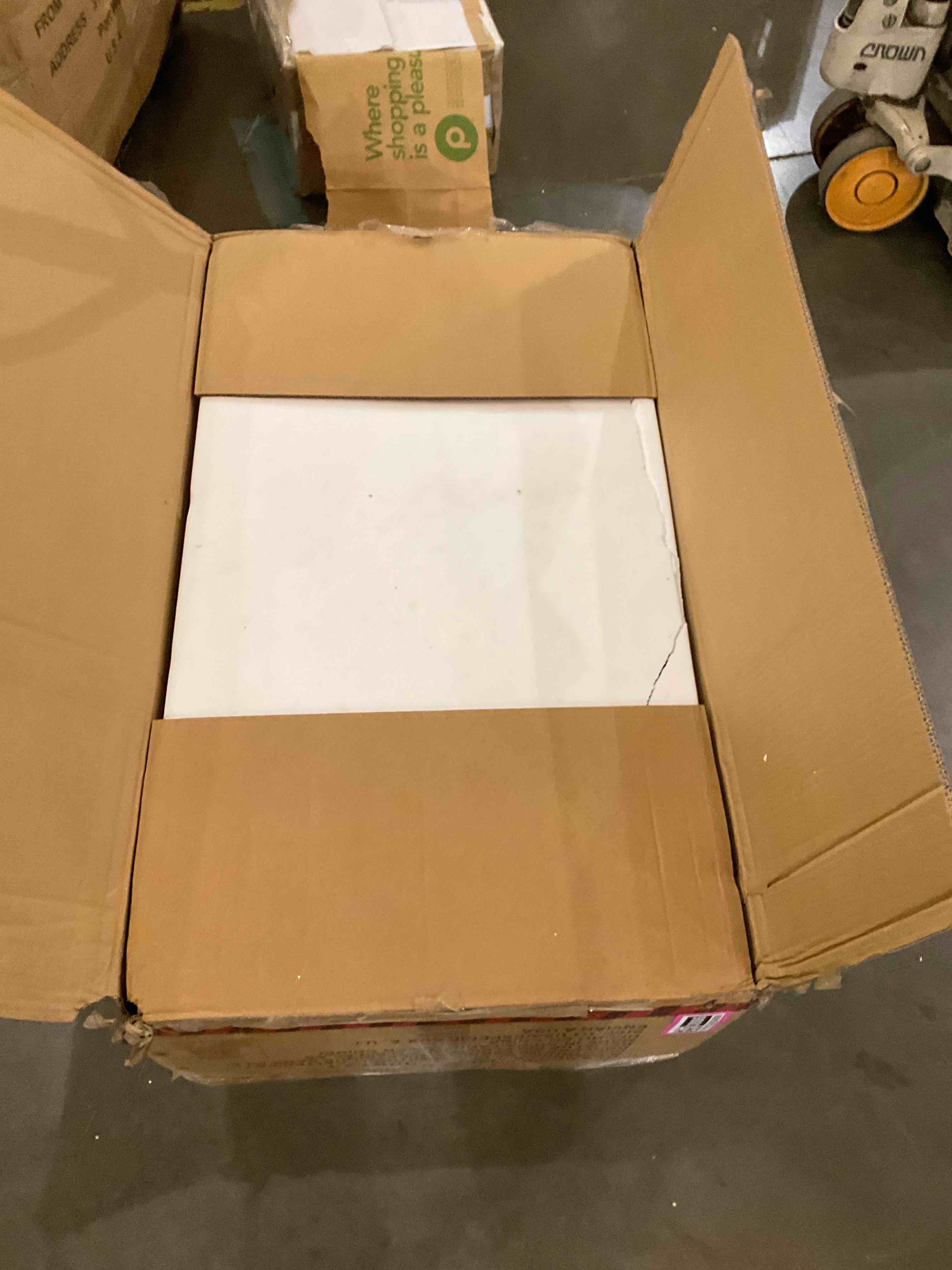https://s3.amazonaws.com/lotting-images-prod/bidfta/PNK0283806_1737654371857.jpeg