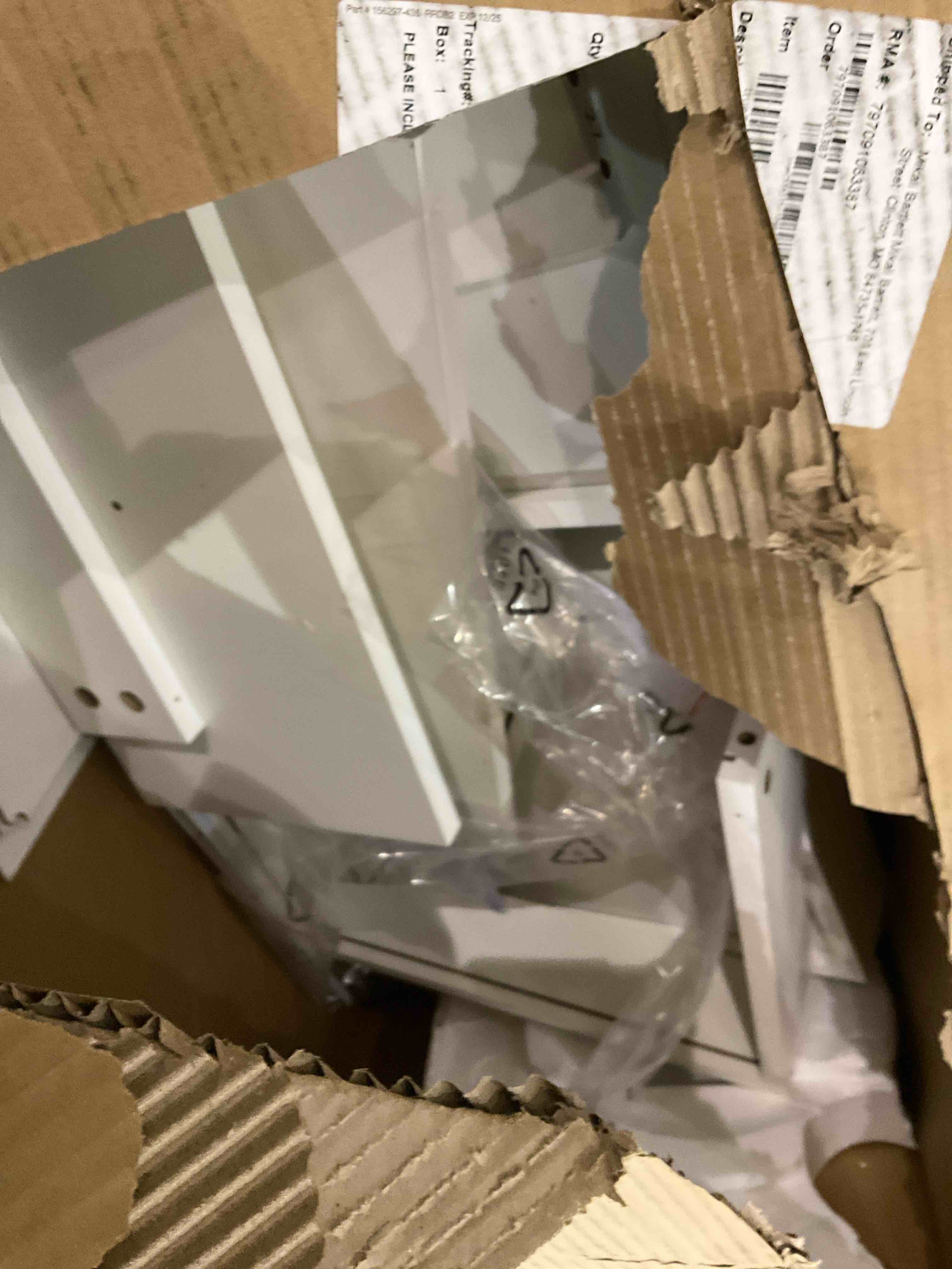 https://s3.amazonaws.com/lotting-images-prod/bidfta/PNK0283870_1737645755252.jpeg