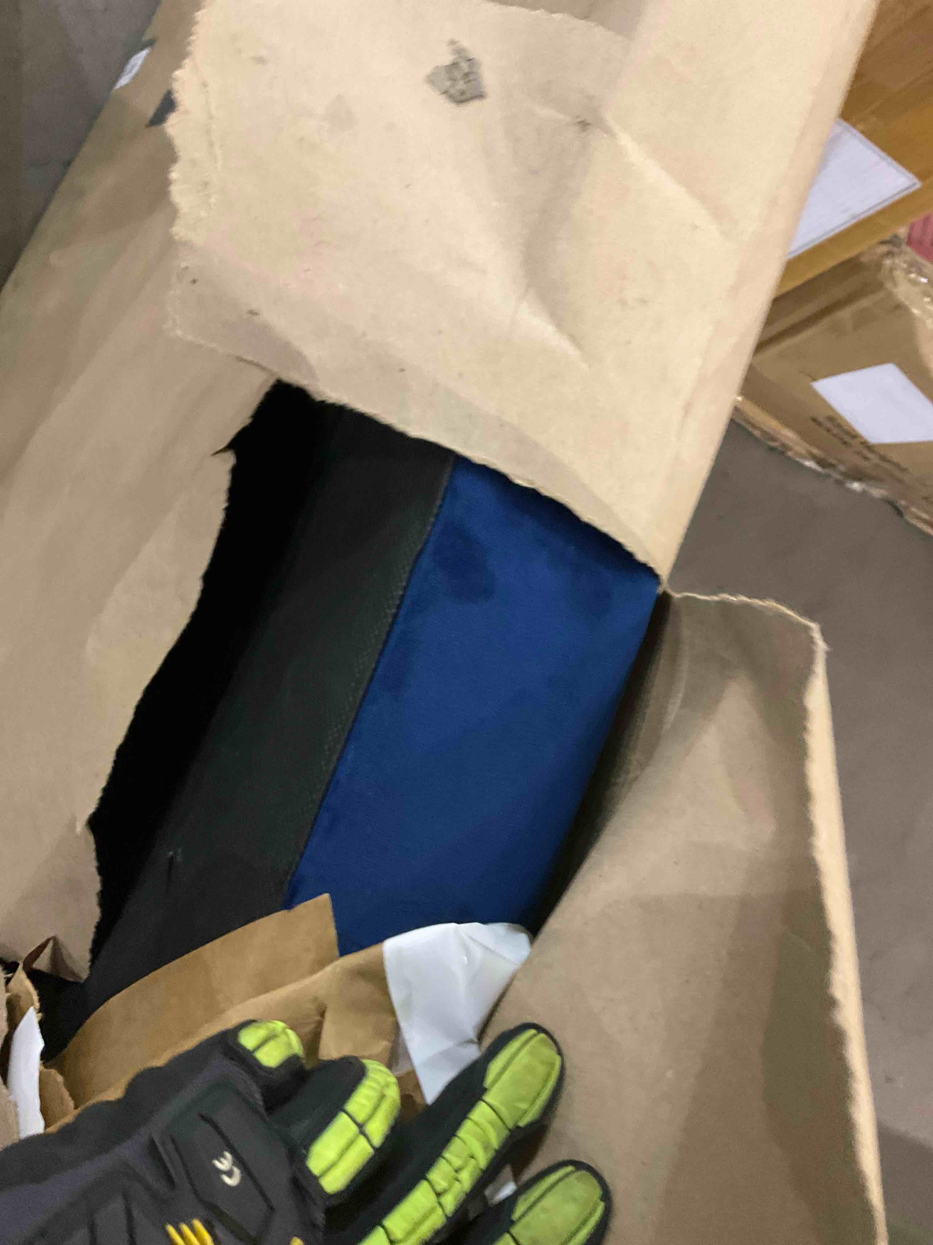 https://s3.amazonaws.com/lotting-images-prod/bidfta/PNK0283953_1737638214820.jpeg