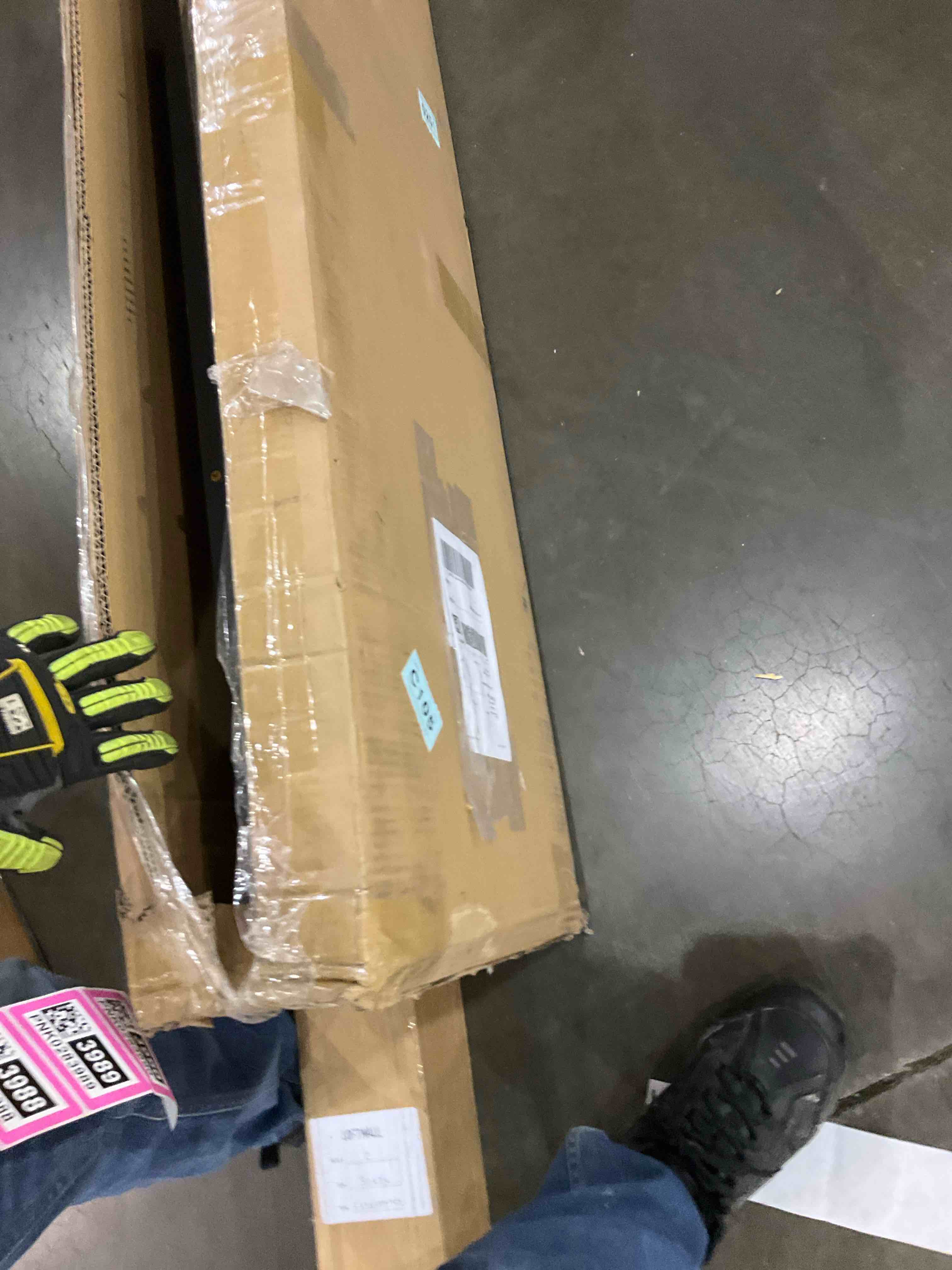 https://s3.amazonaws.com/lotting-images-prod/bidfta/PNK0283991_1737635023784.jpeg