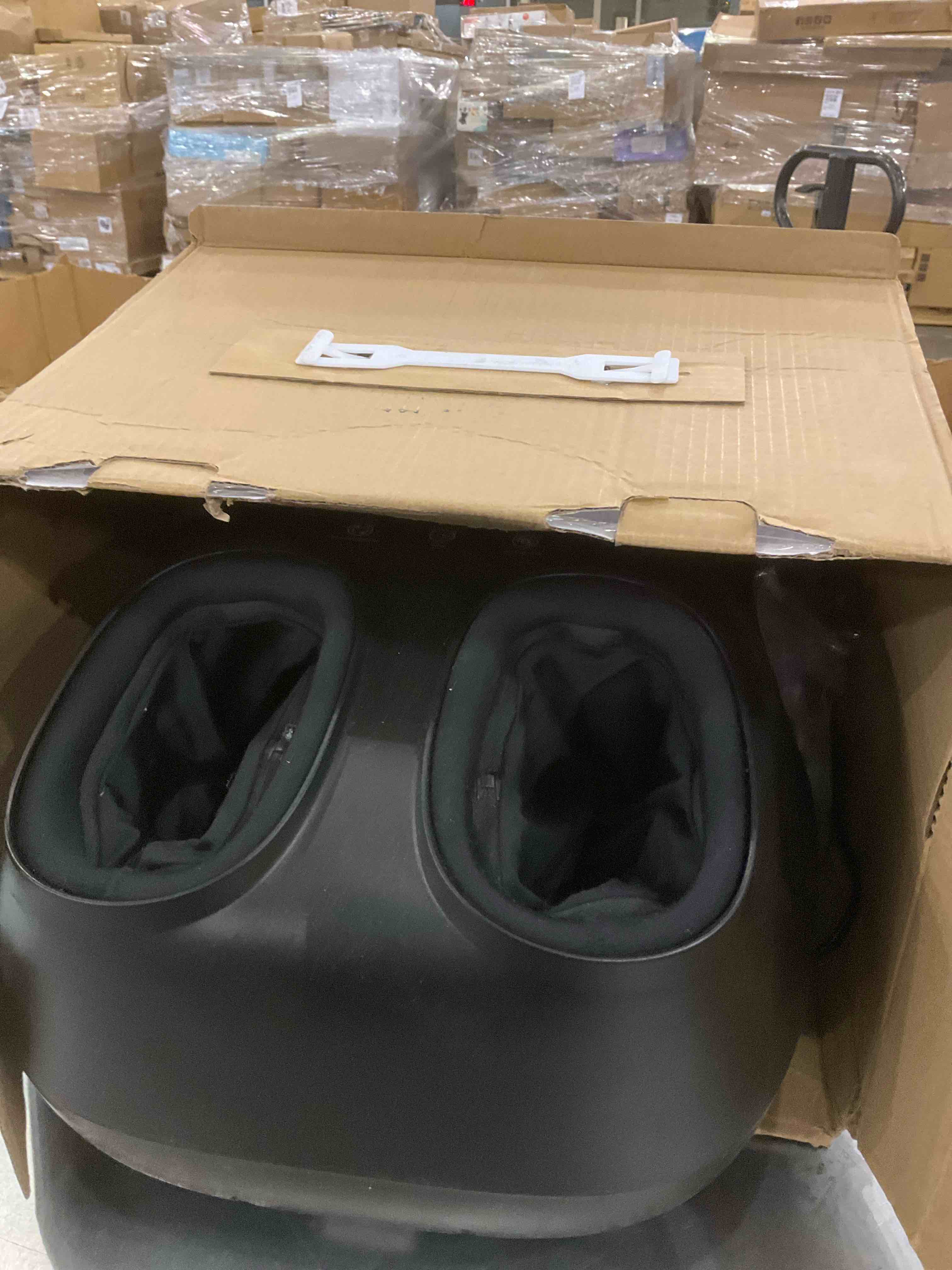 https://s3.amazonaws.com/lotting-images-prod/bidfta/PNK0284189_1738183015635.jpeg