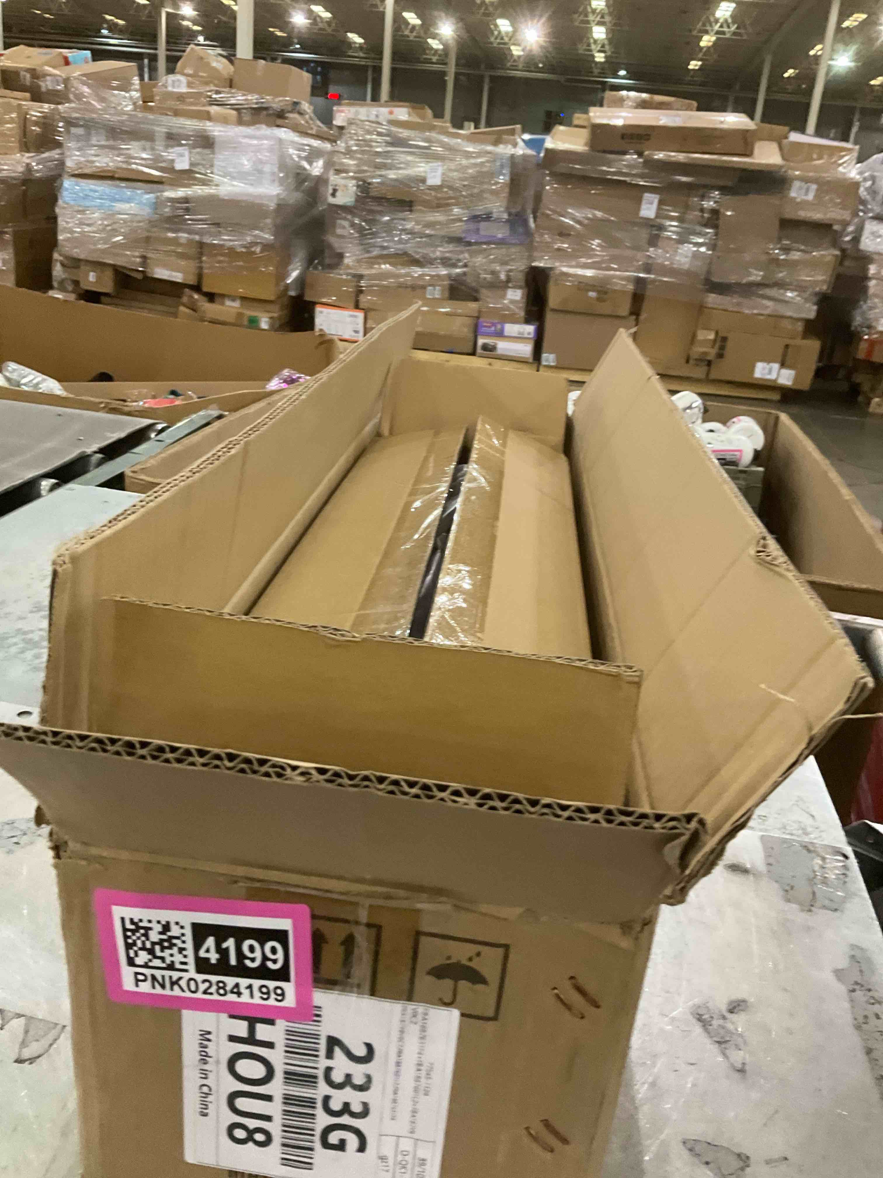 https://s3.amazonaws.com/lotting-images-prod/bidfta/PNK0284199_1738181271408.jpeg