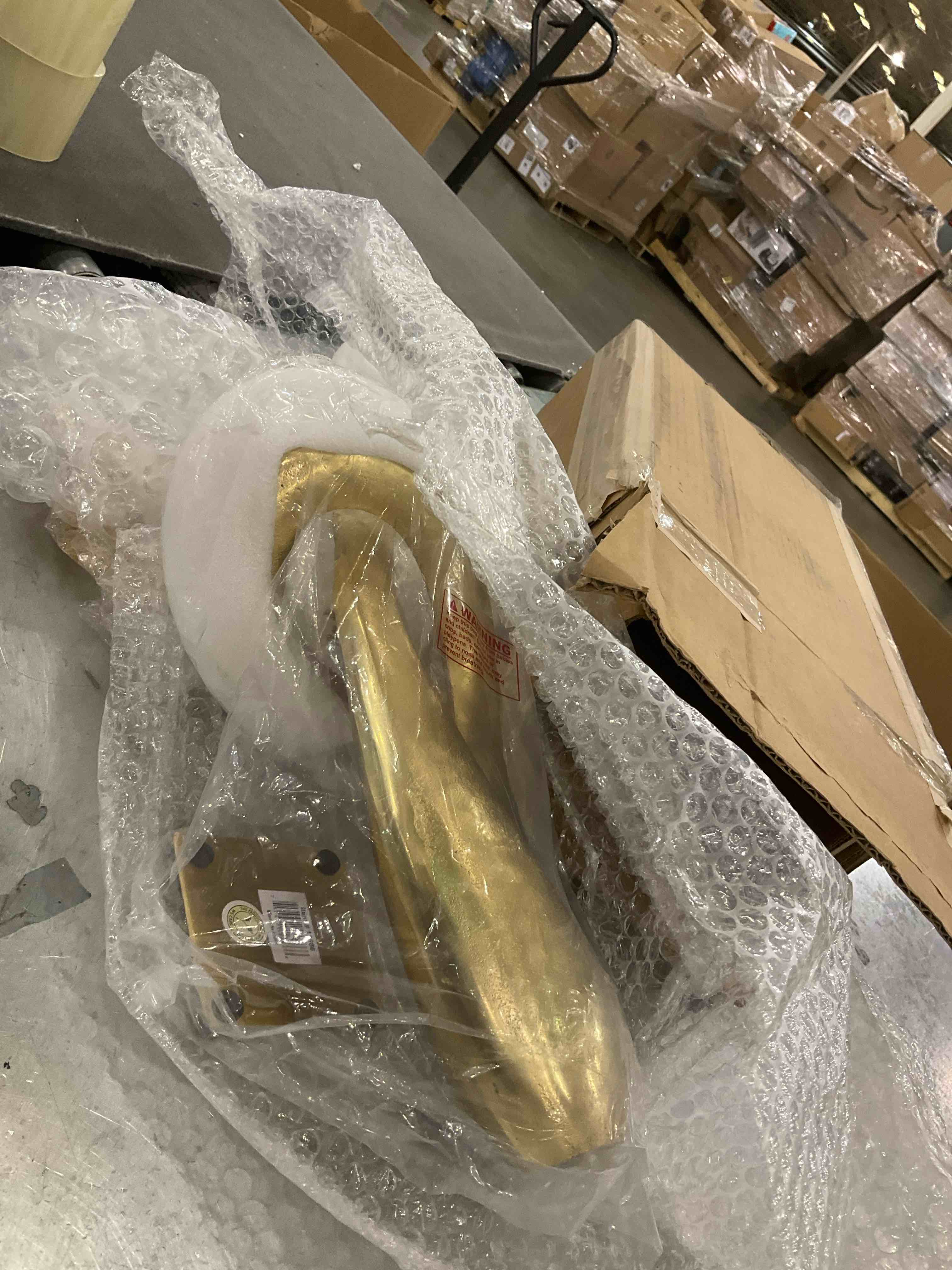 https://s3.amazonaws.com/lotting-images-prod/bidfta/PNK0284613_1738094459635.jpeg