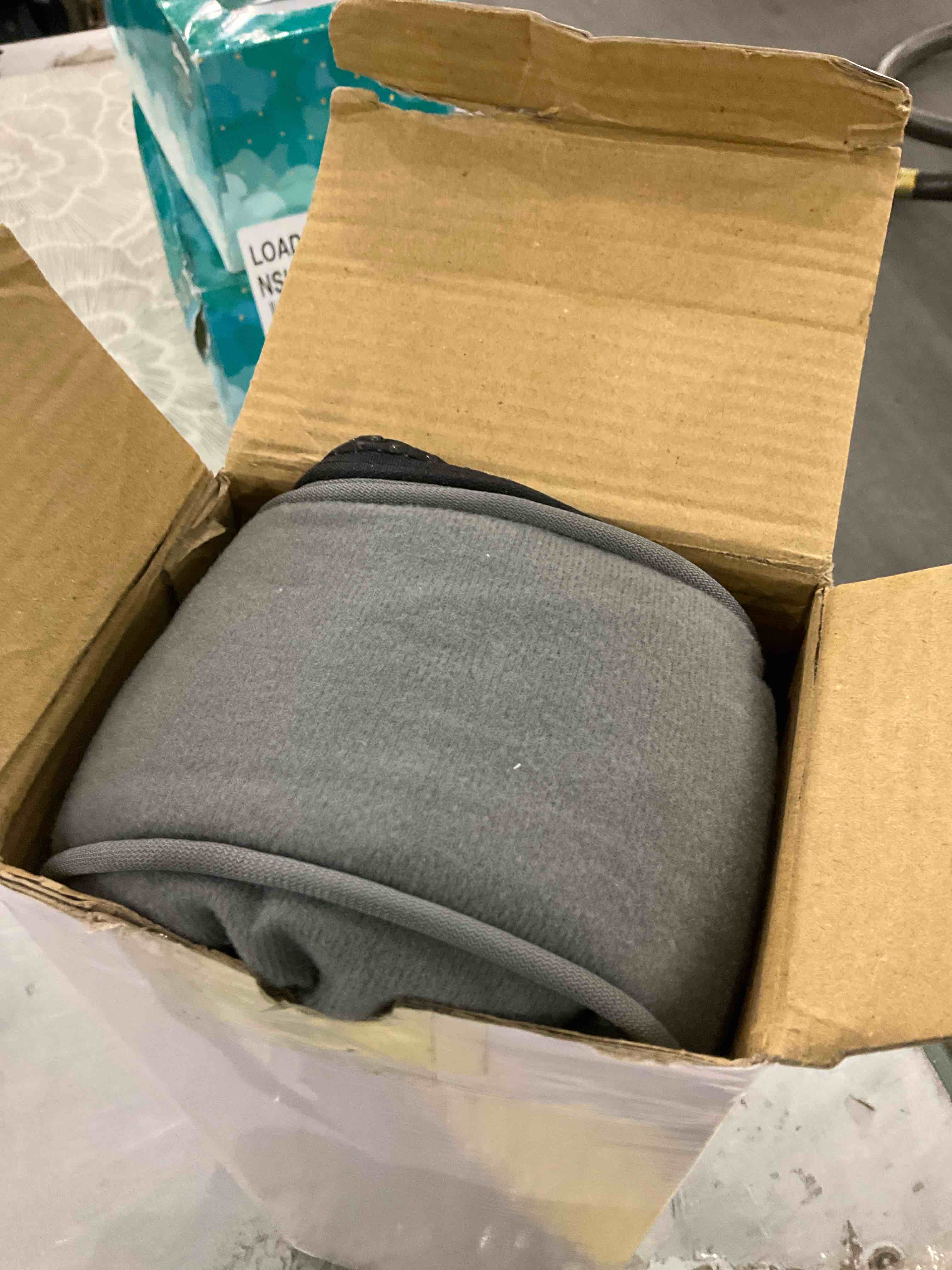 https://s3.amazonaws.com/lotting-images-prod/bidfta/PNK0286558_1737643135216.jpeg
