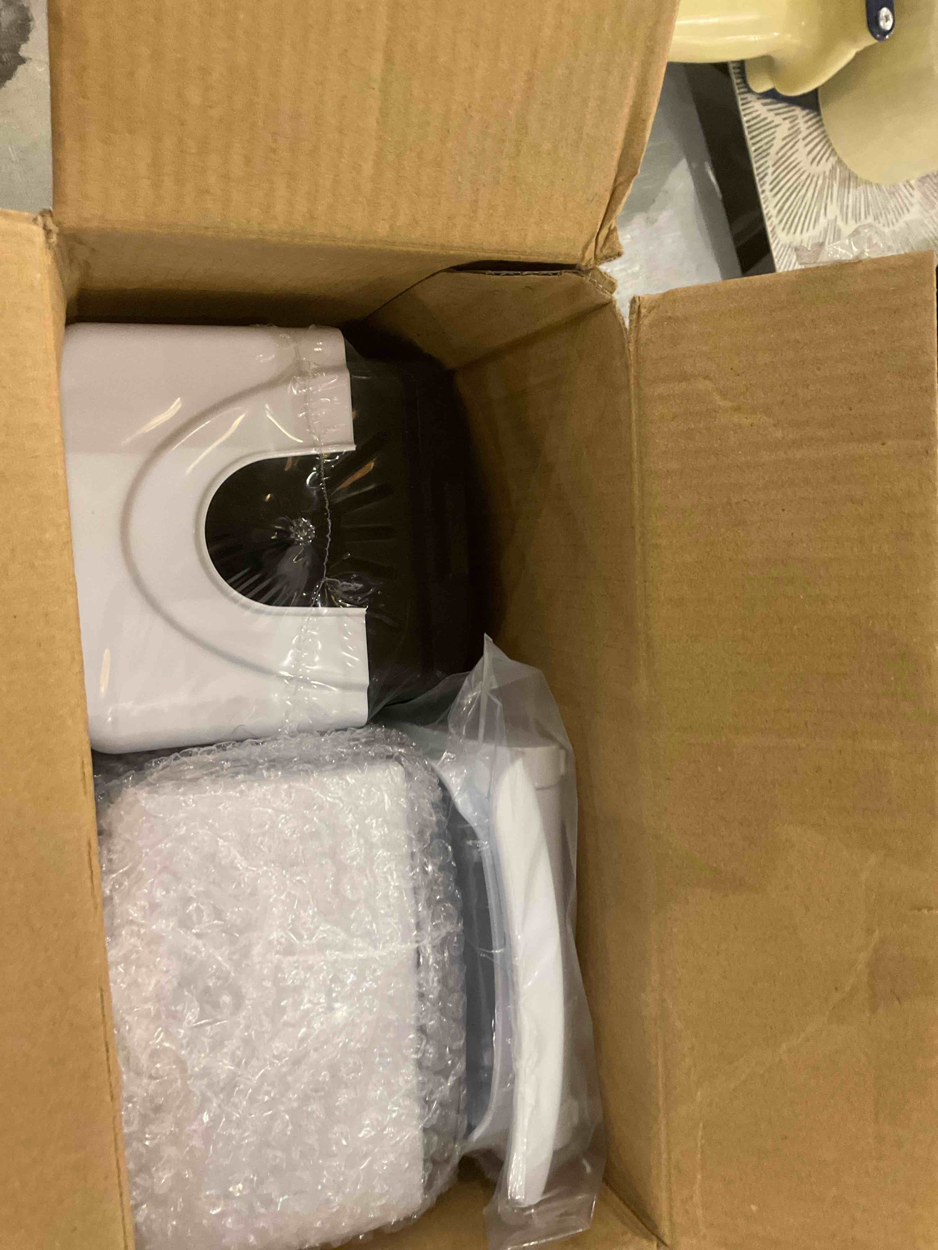 https://s3.amazonaws.com/lotting-images-prod/bidfta/PNK0287016_1737478632135.jpeg