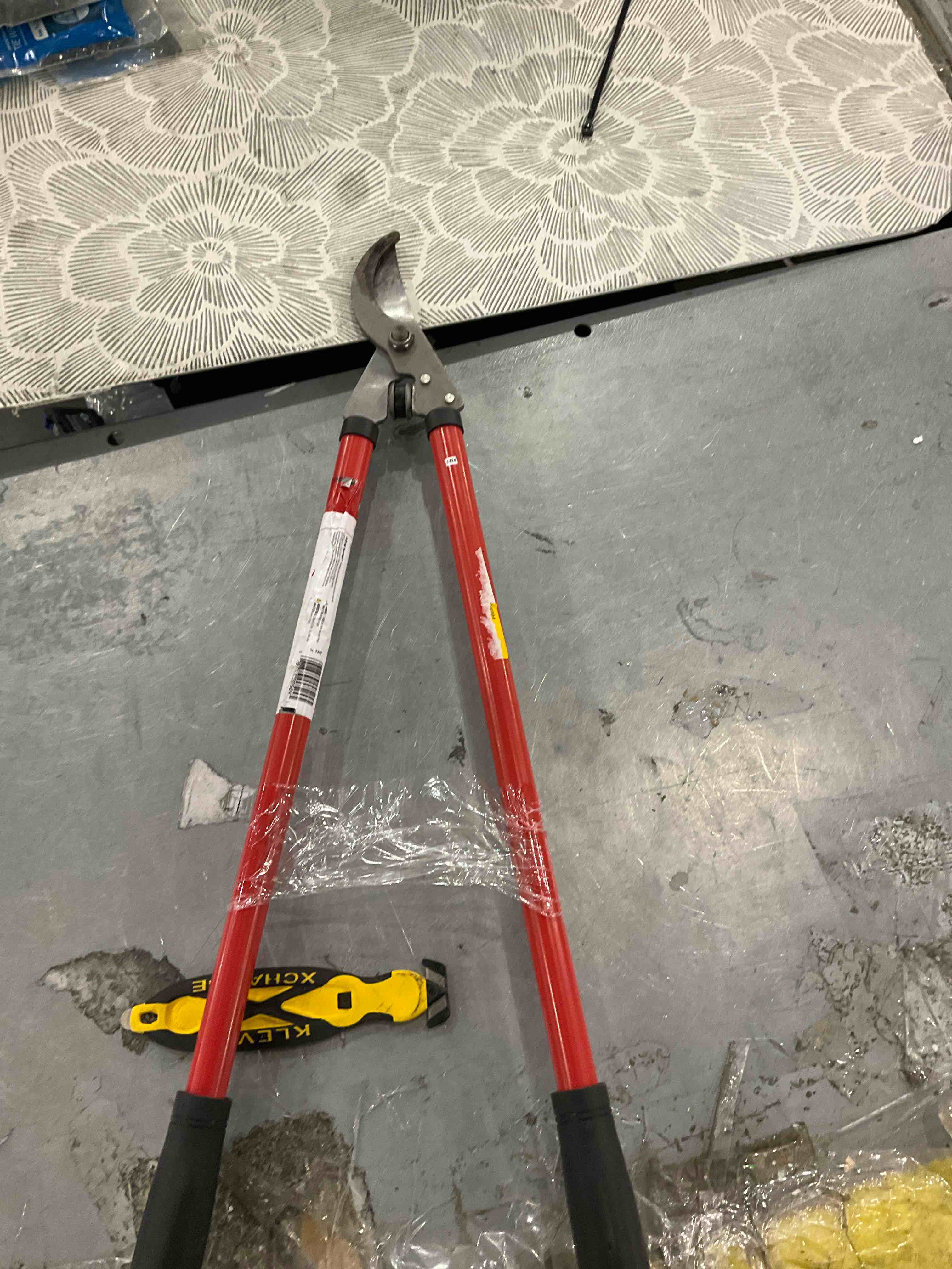 Limb and branch looper