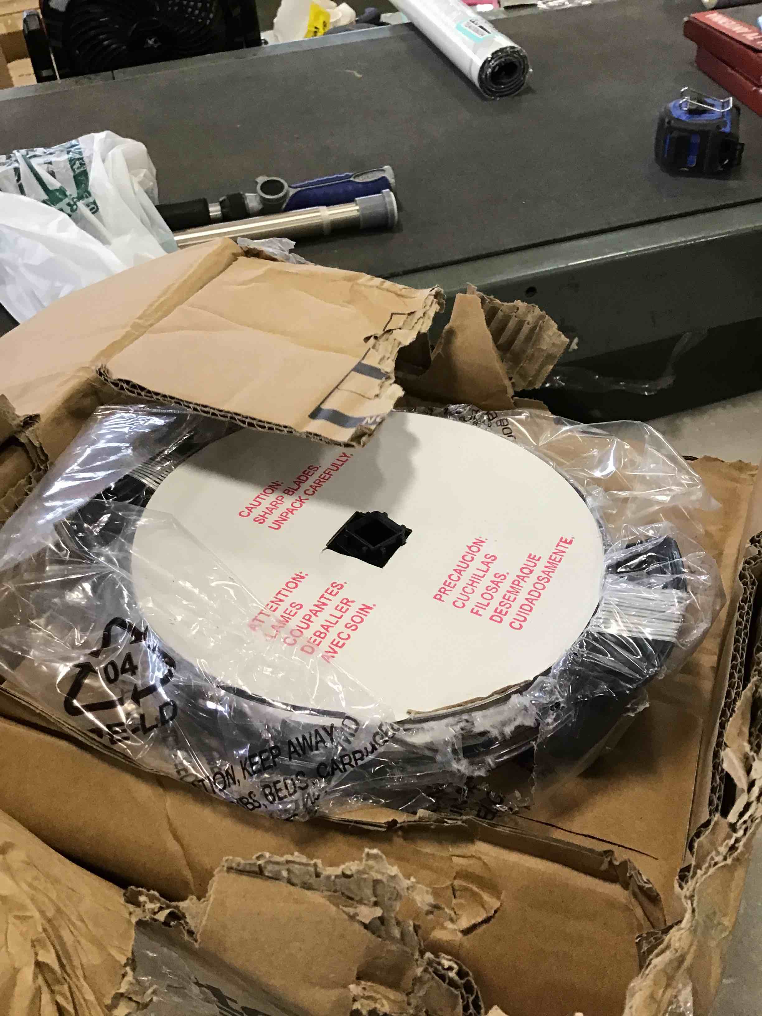 https://s3.amazonaws.com/lotting-images-prod/bidfta/PNK0288601_1727365143190.jpeg