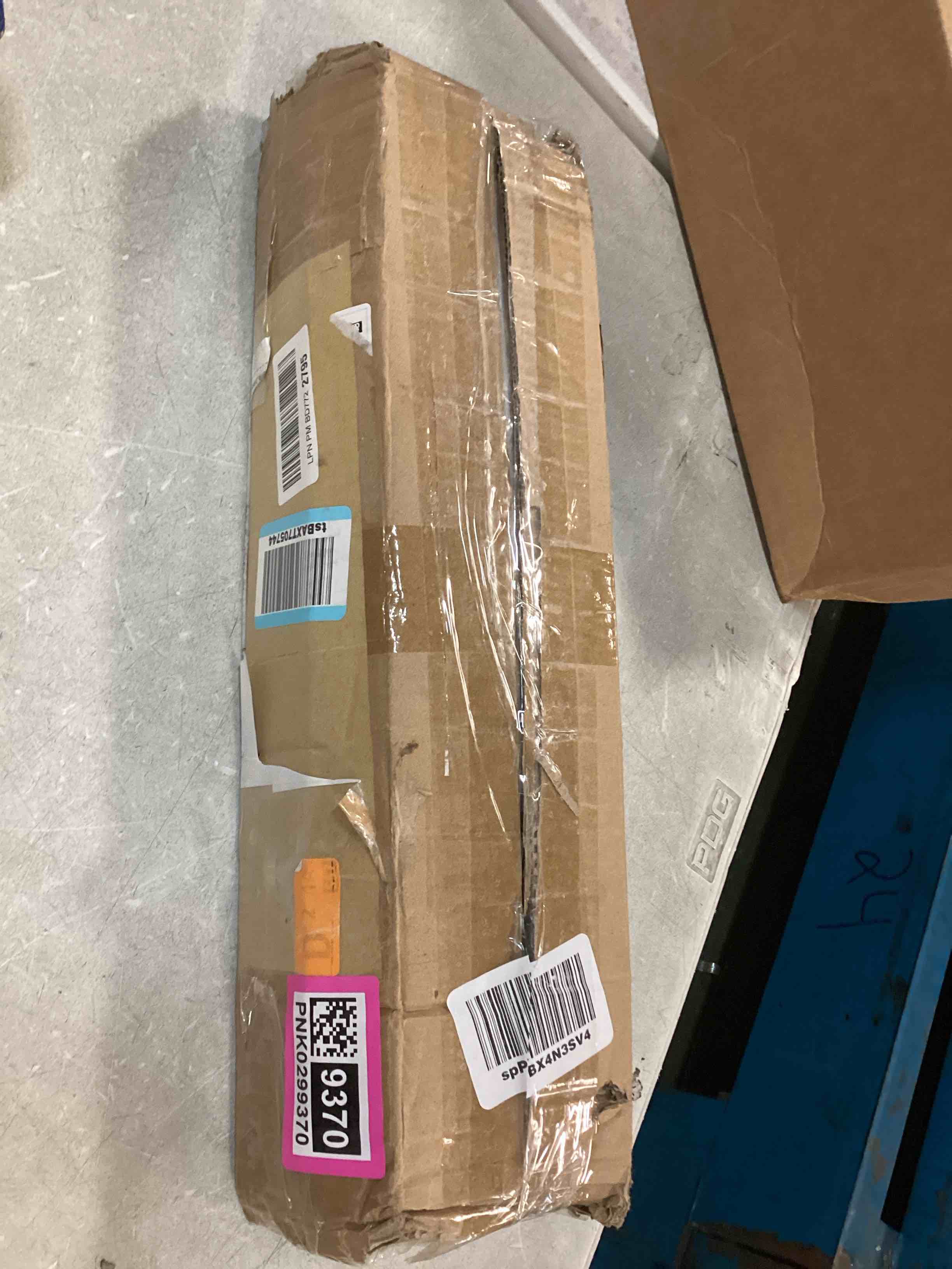 https://s3.amazonaws.com/lotting-images-prod/bidfta/PNK0299370_1727531569793.jpeg