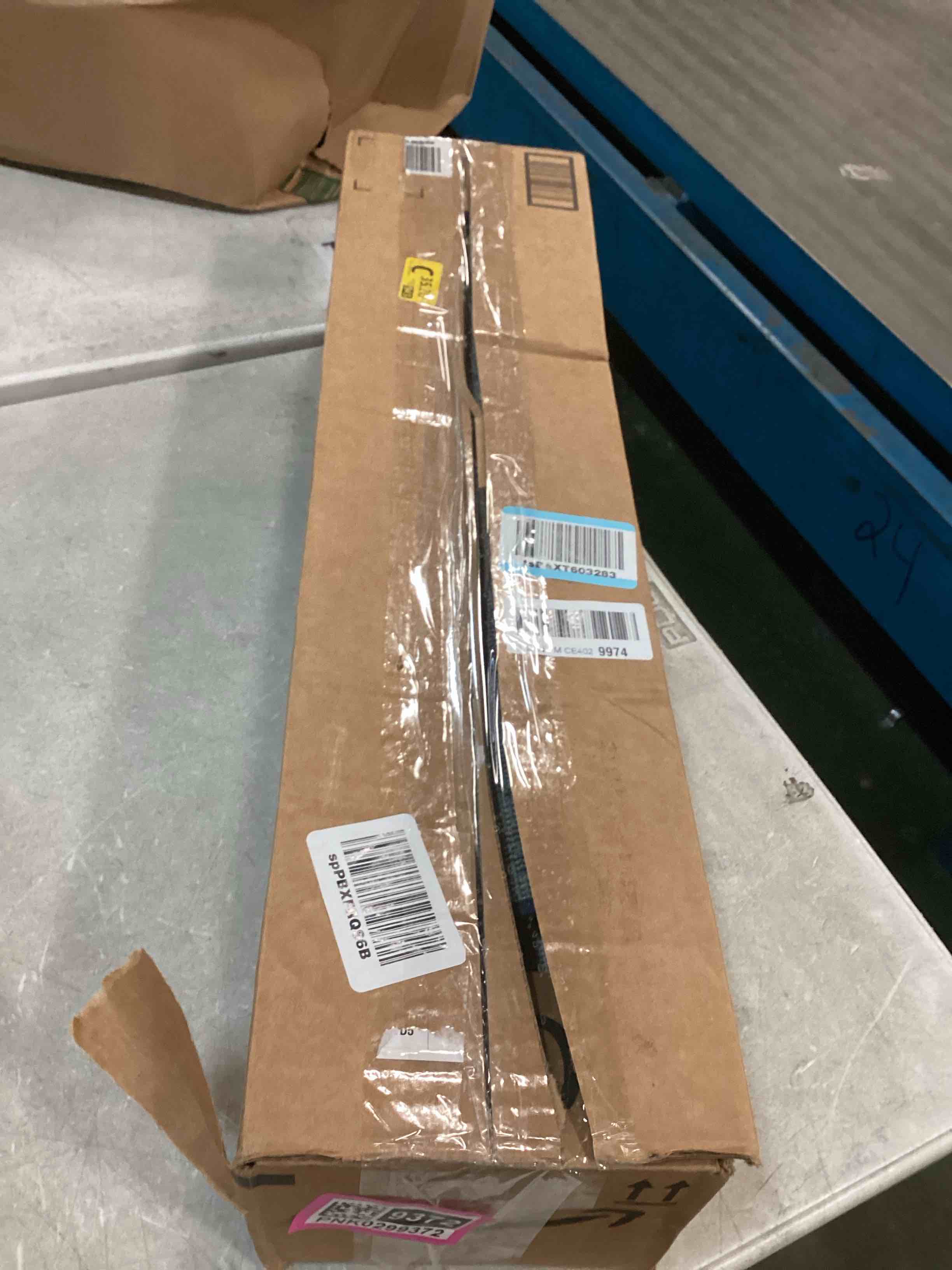 https://s3.amazonaws.com/lotting-images-prod/bidfta/PNK0299372_1727531352590.jpeg