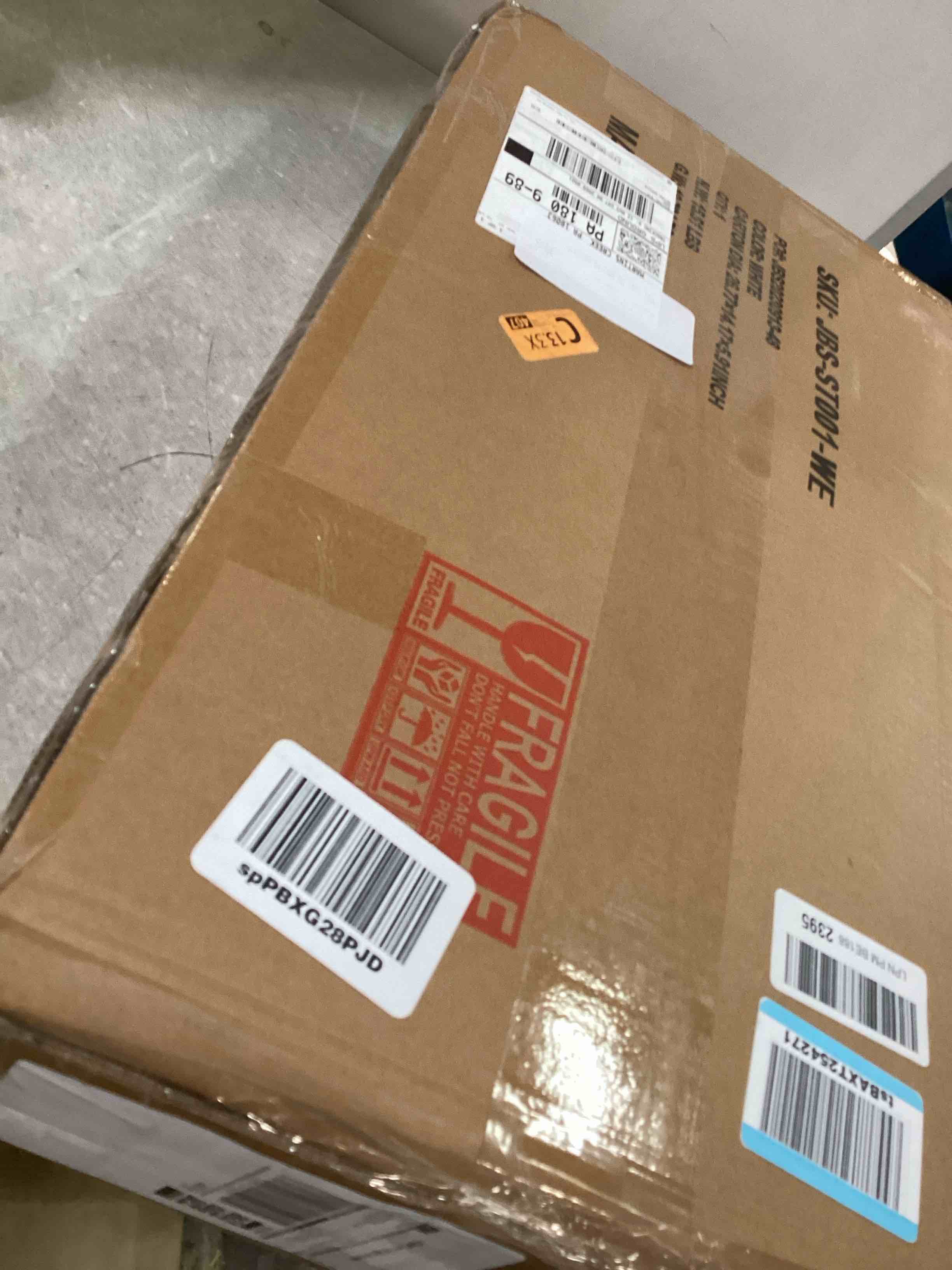 https://s3.amazonaws.com/lotting-images-prod/bidfta/PNK0300052_1727979424176.jpeg