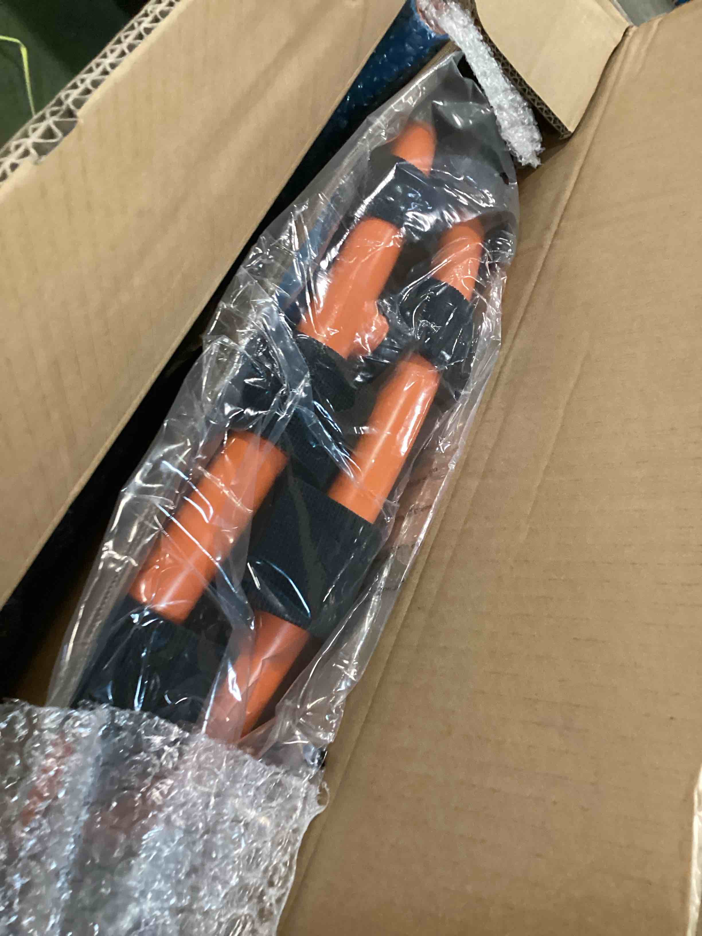 https://s3.amazonaws.com/lotting-images-prod/bidfta/PNK0301655_1727268538749.jpeg