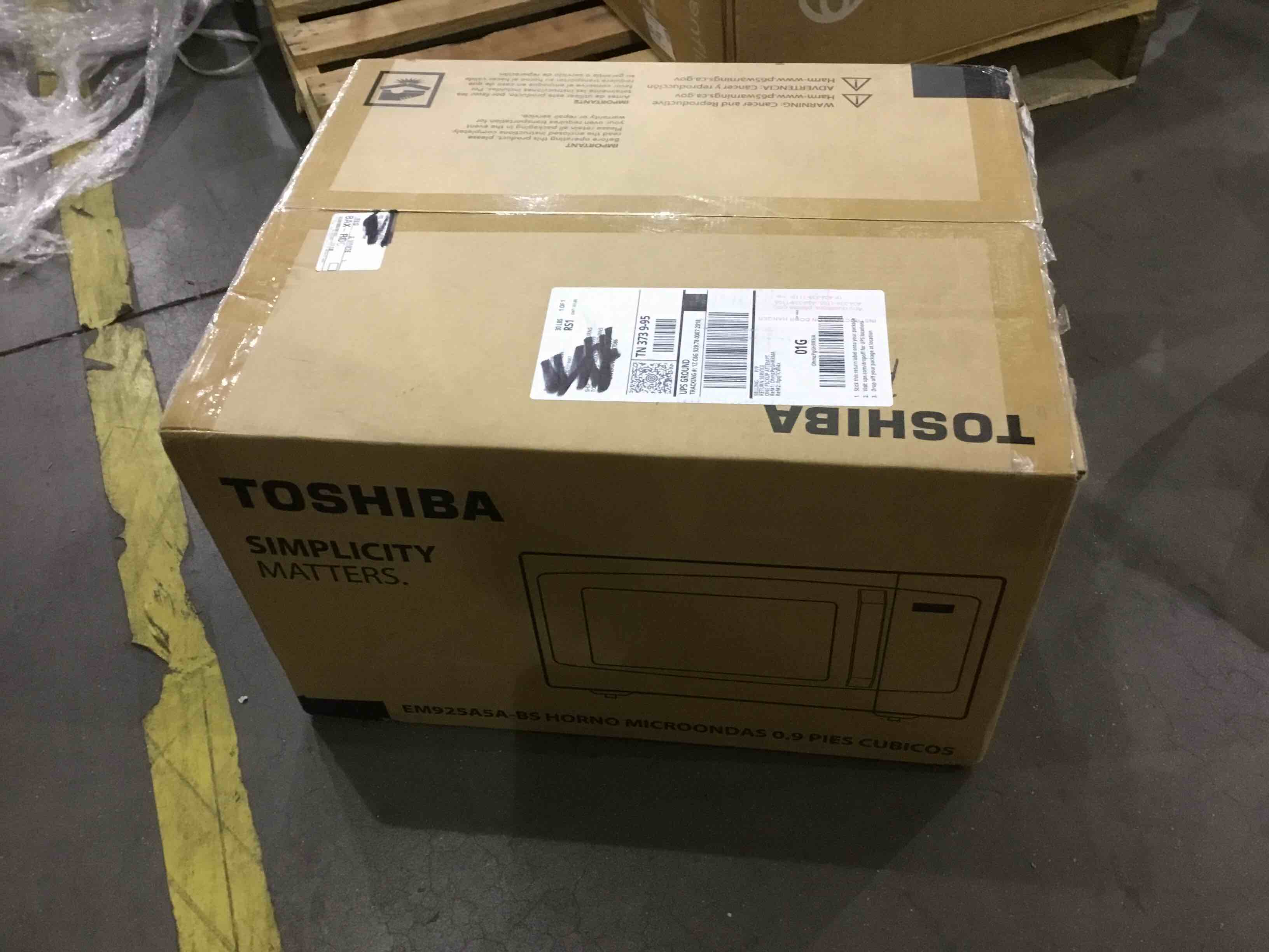 https://s3.amazonaws.com/lotting-images-prod/bidfta/PNK0303832_1726574652703.jpeg