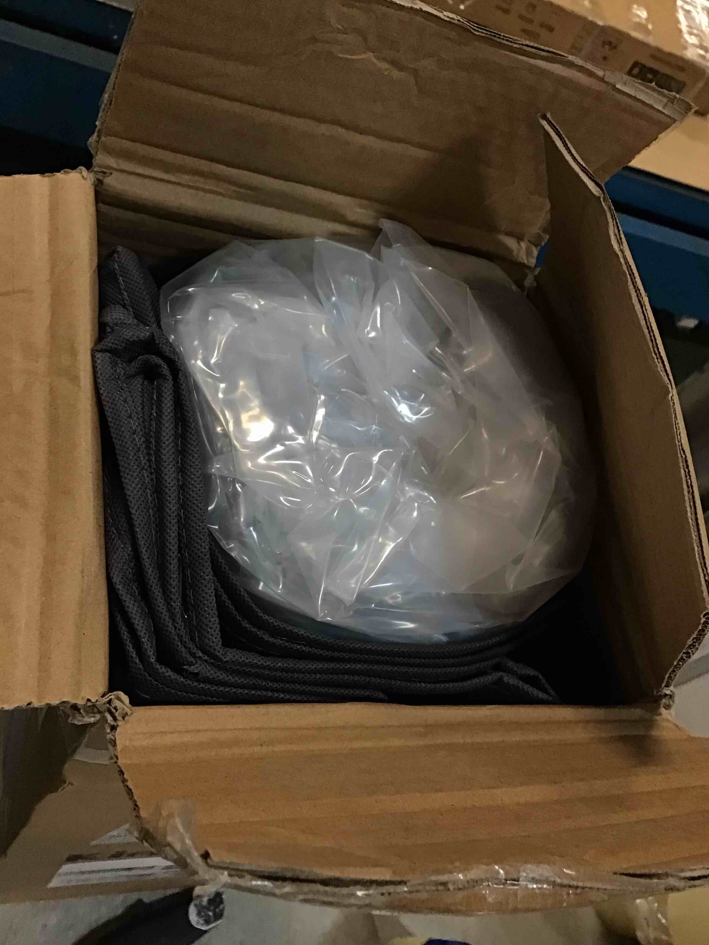 https://s3.amazonaws.com/lotting-images-prod/bidfta/PNK0306211_1727833430851.jpeg