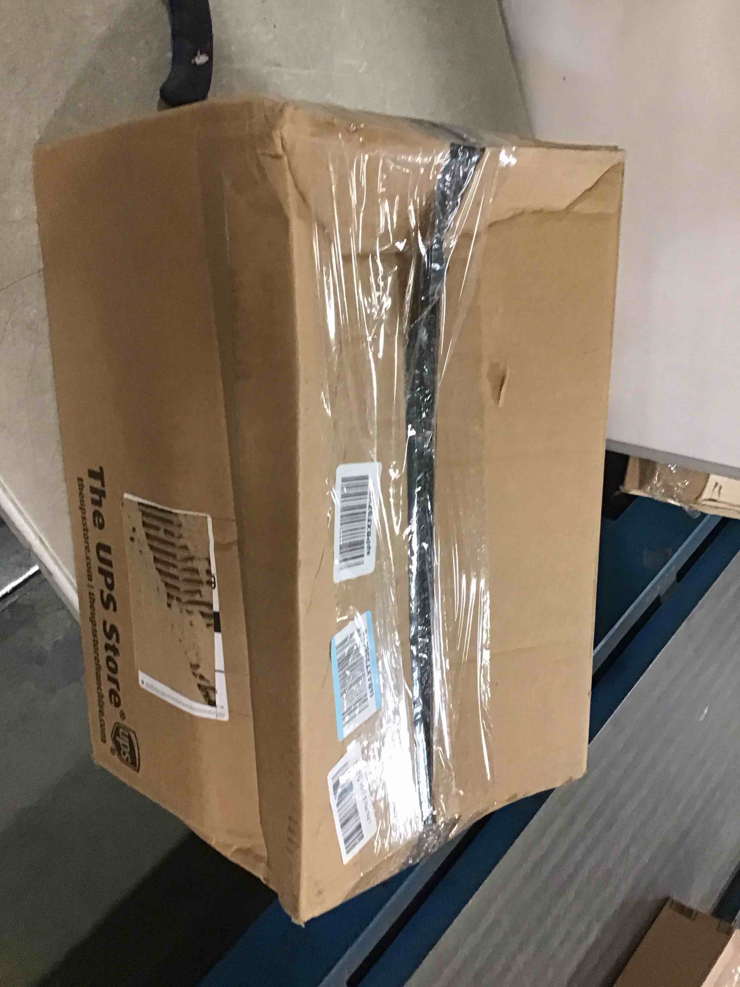 https://s3.amazonaws.com/lotting-images-prod/bidfta/PNK0306626_1727743574352.jpeg