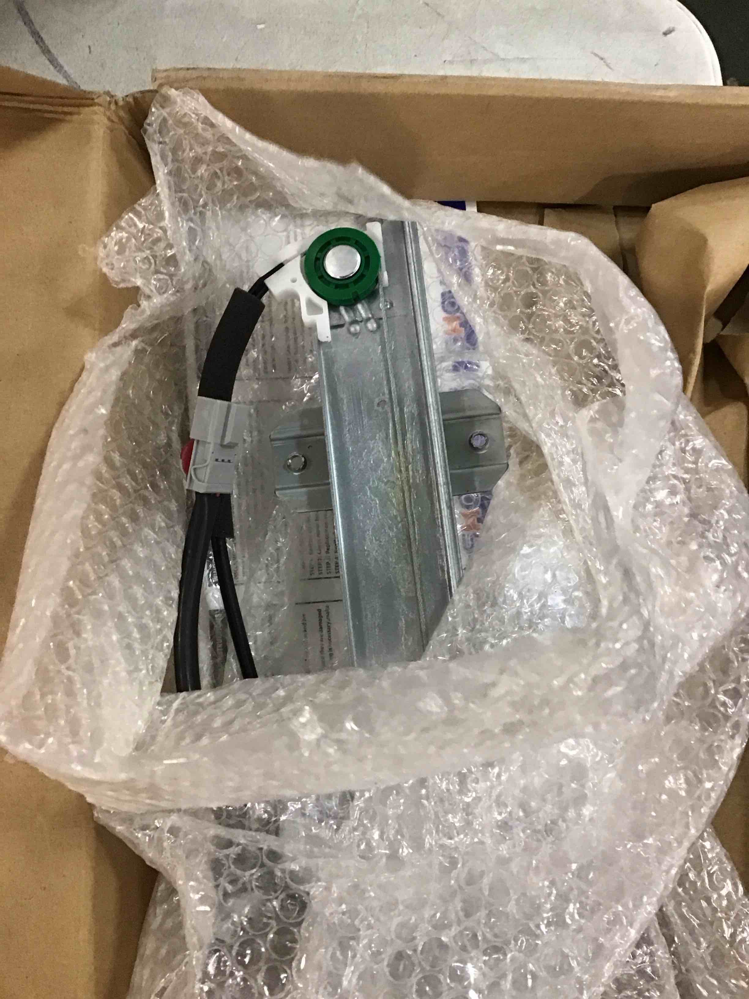 https://s3.amazonaws.com/lotting-images-prod/bidfta/PNK0307150_1727389178618.jpeg