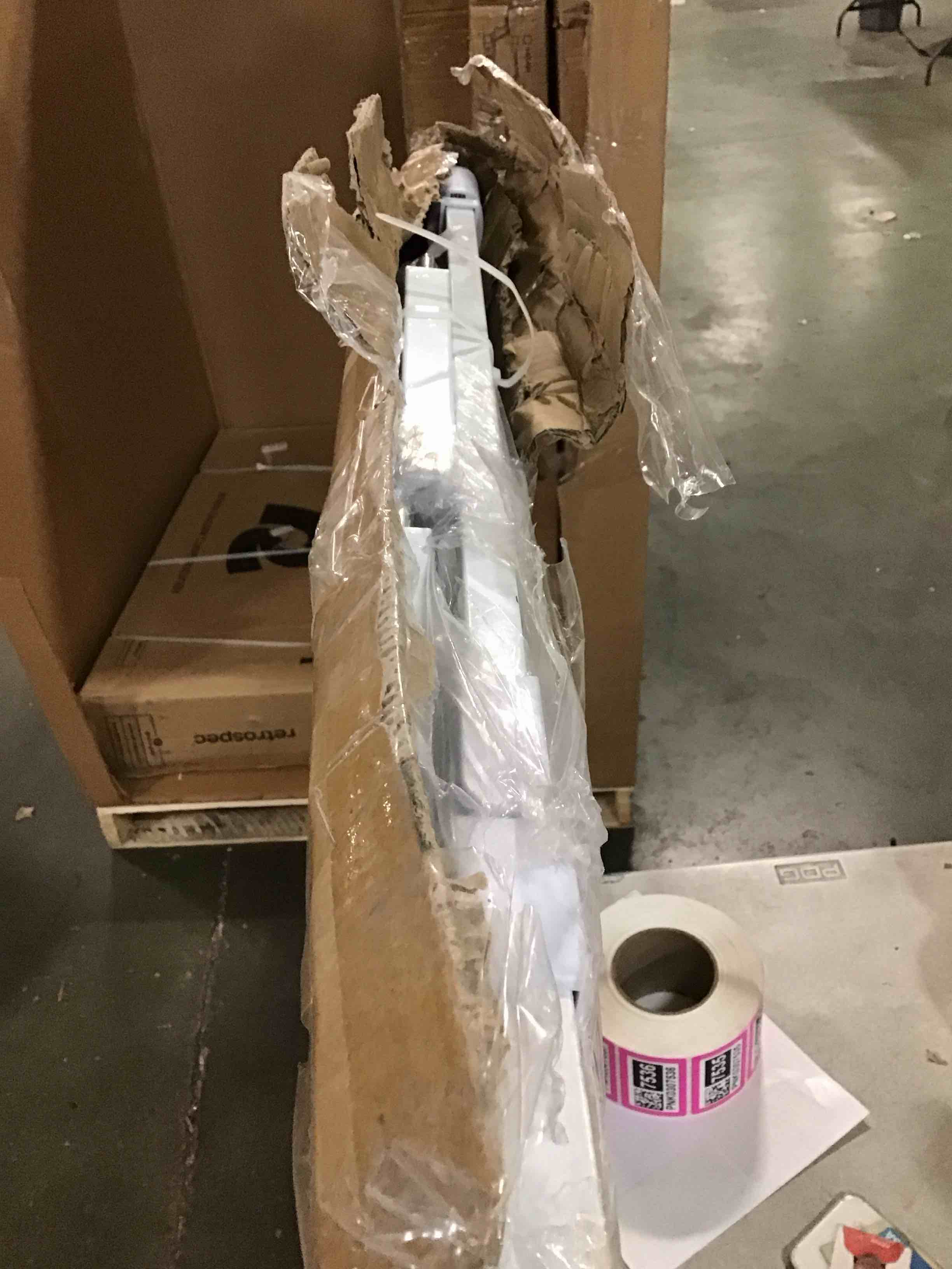 https://s3.amazonaws.com/lotting-images-prod/bidfta/PNK0307542_1727148736282.jpeg