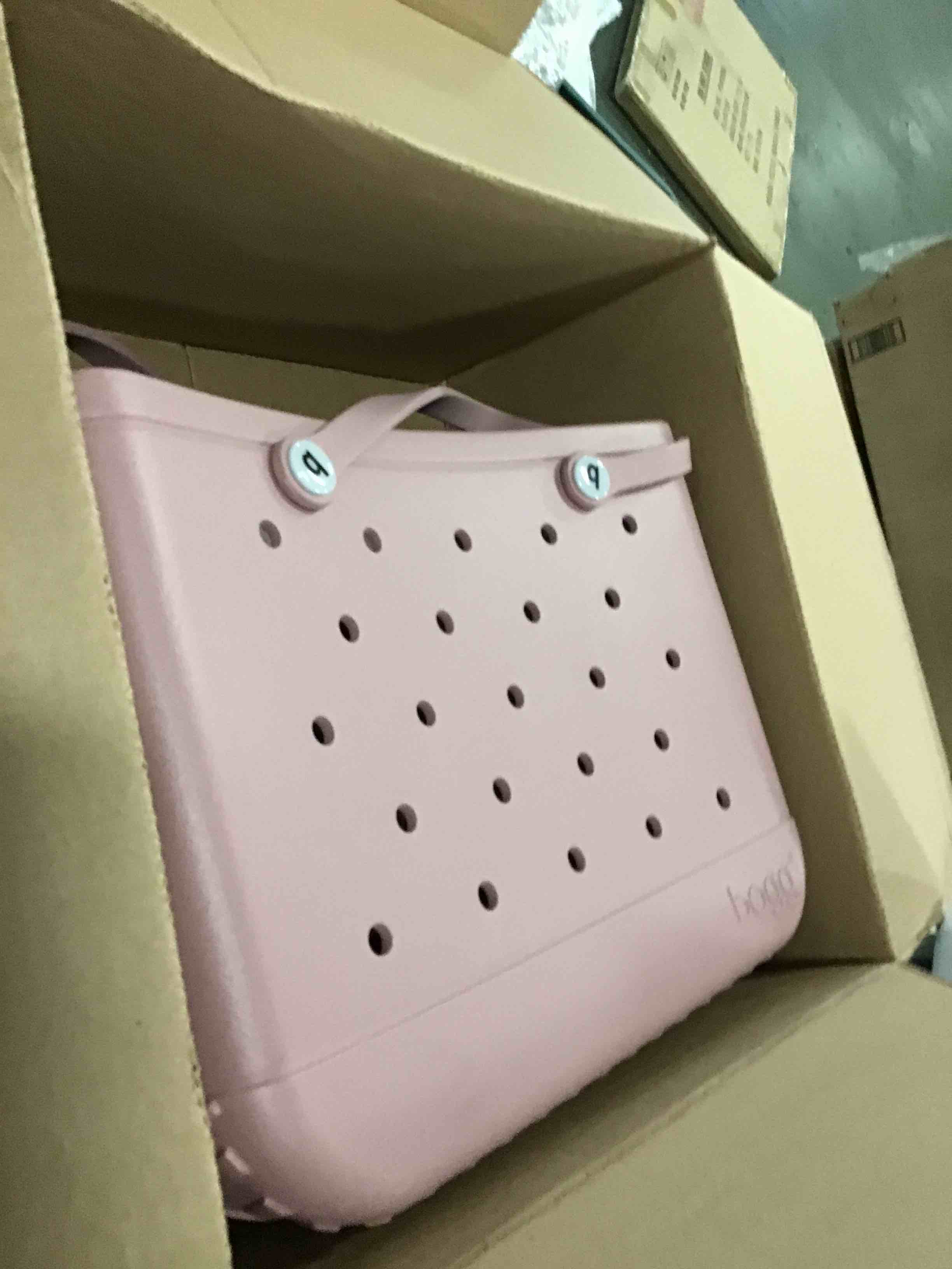 https://s3.amazonaws.com/lotting-images-prod/bidfta/PNK0309810_1726834708642.jpeg
