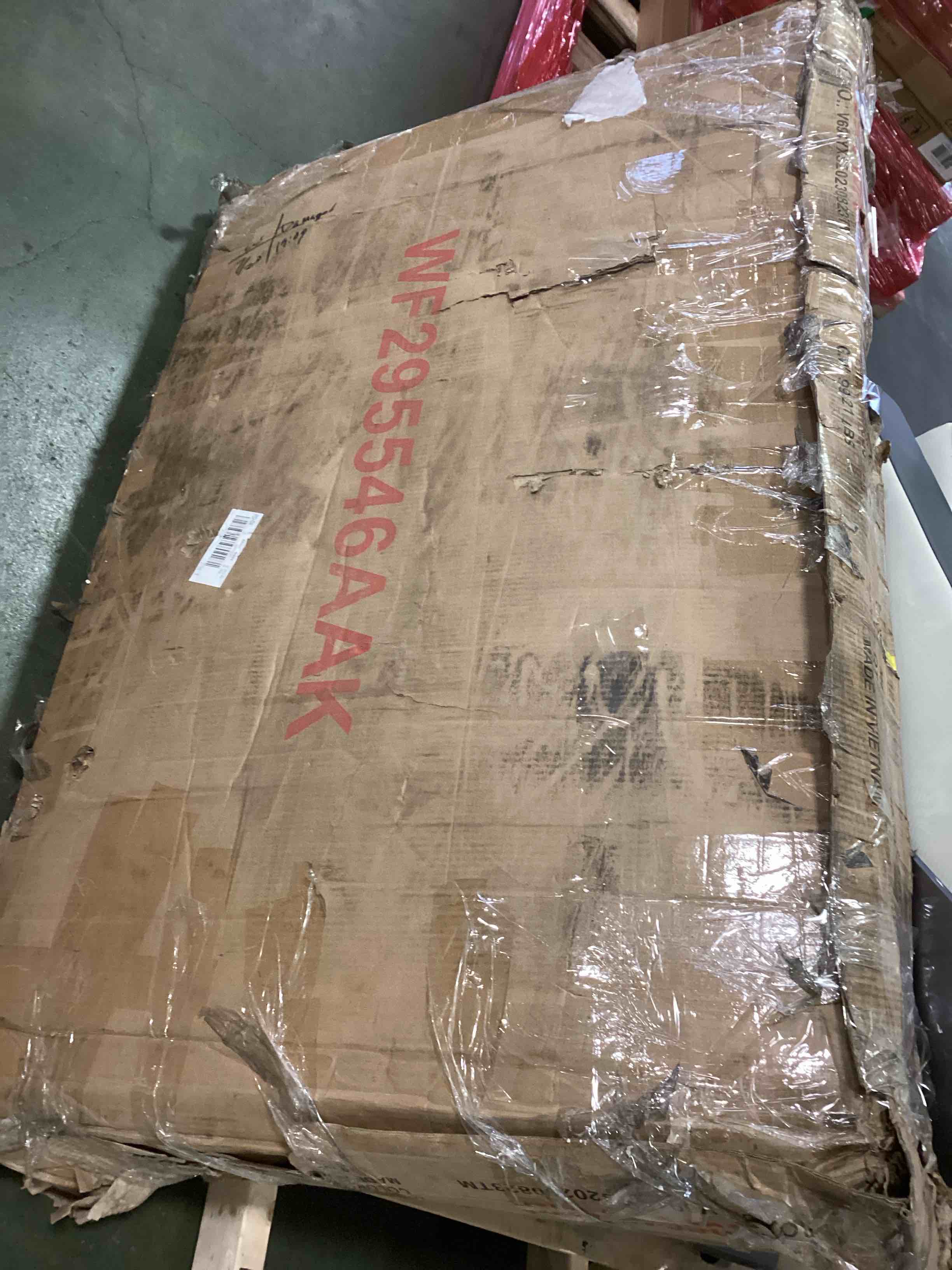 https://s3.amazonaws.com/lotting-images-prod/bidfta/PNK0311489_1727131307572.jpeg
