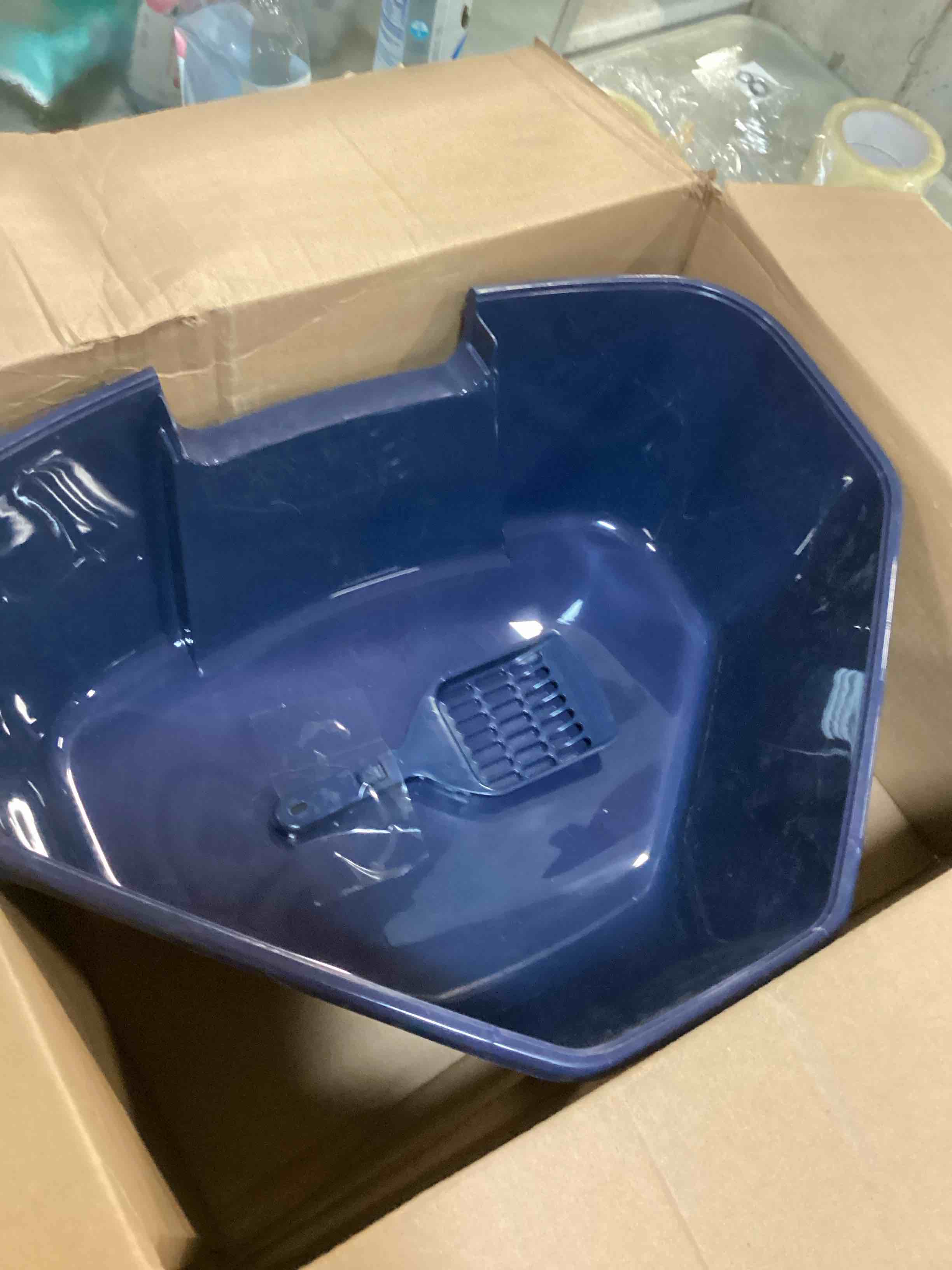 IRIS USA Large Corner Cat Litter Box with Scoop, Navy