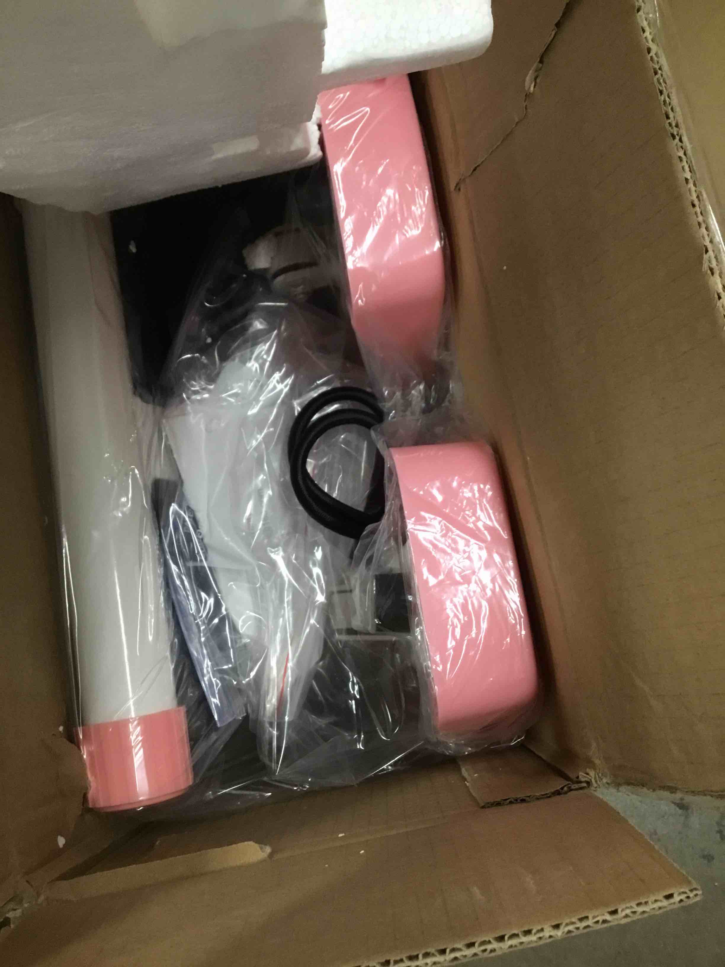 https://s3.amazonaws.com/lotting-images-prod/bidfta/PNK0315785_1728393923991.jpeg