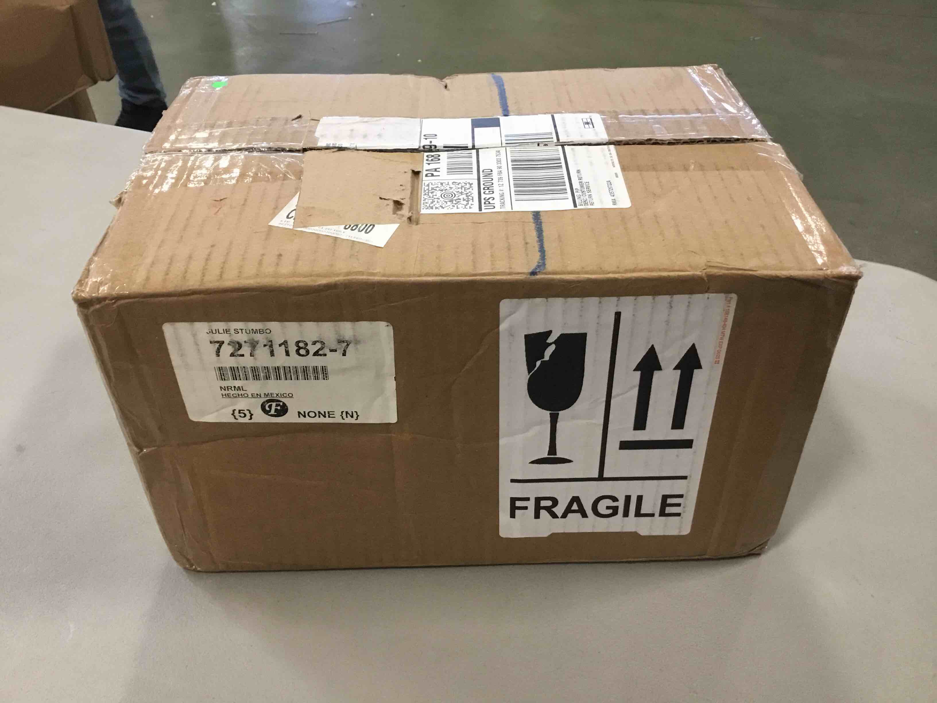 https://s3.amazonaws.com/lotting-images-prod/bidfta/PNK0320373_1728485926737.jpeg