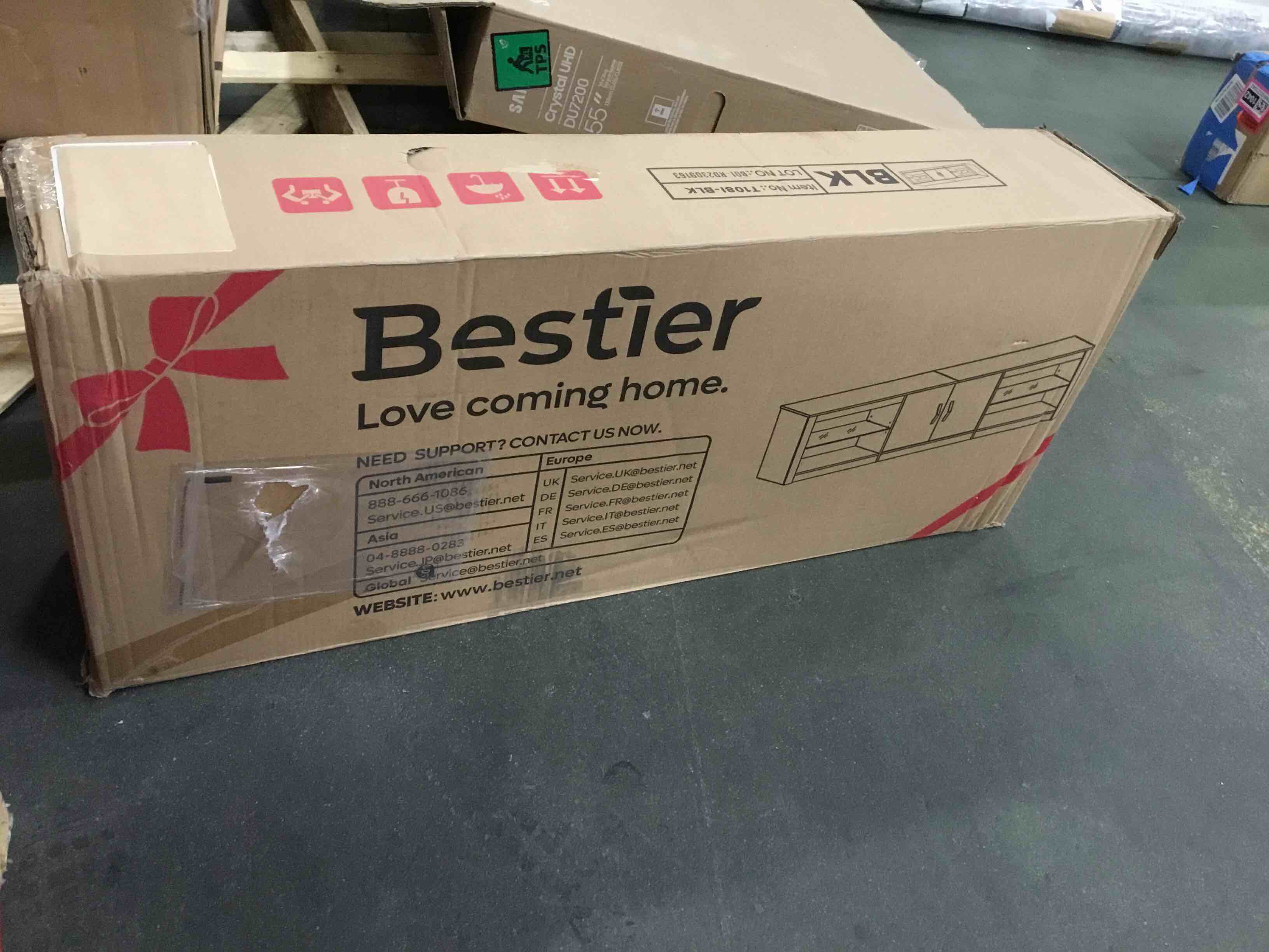 https://s3.amazonaws.com/lotting-images-prod/bidfta/PNK0321018_1728139704824.jpeg
