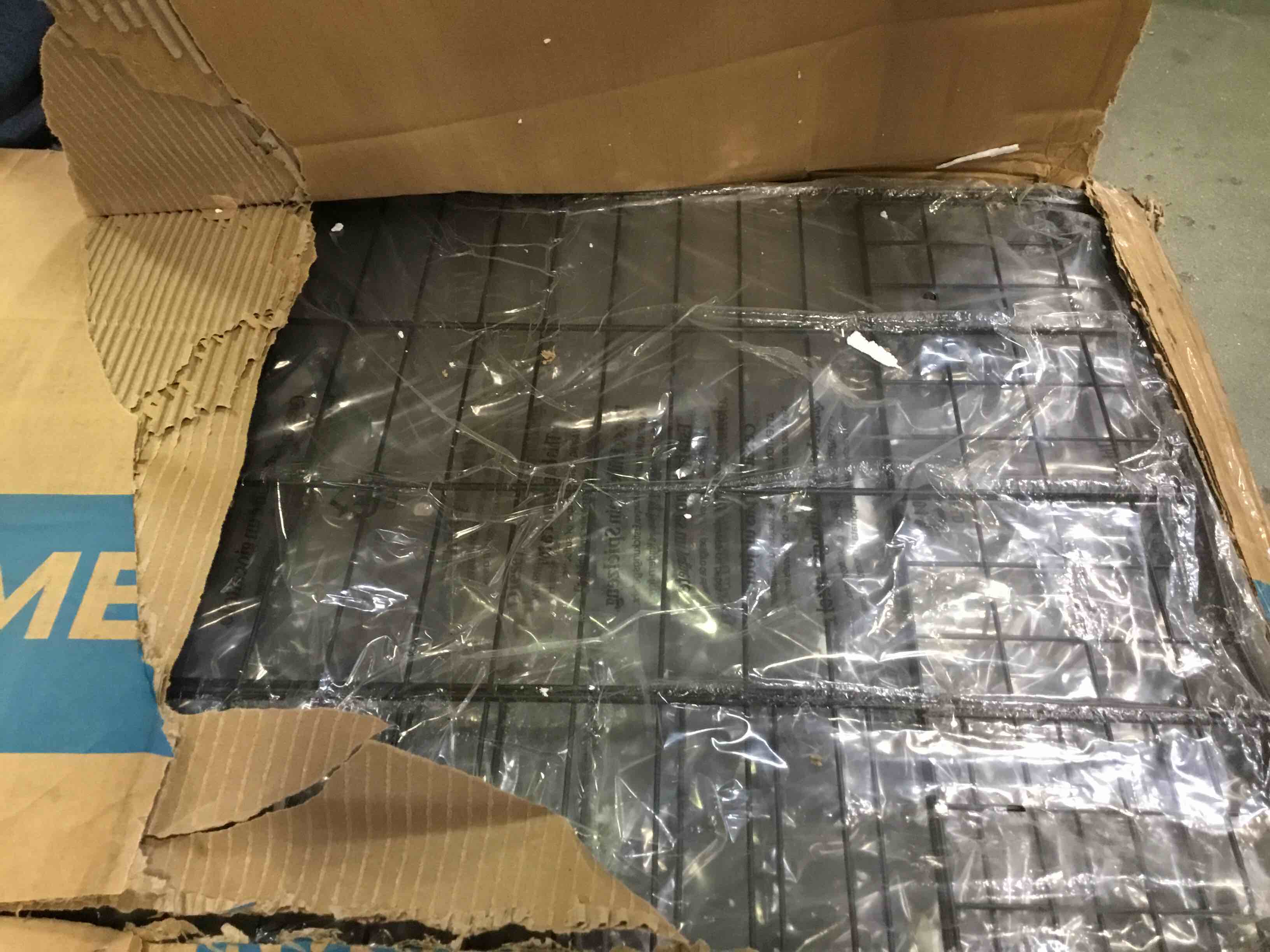 https://s3.amazonaws.com/lotting-images-prod/bidfta/PNK0321873_1727803855733.jpeg