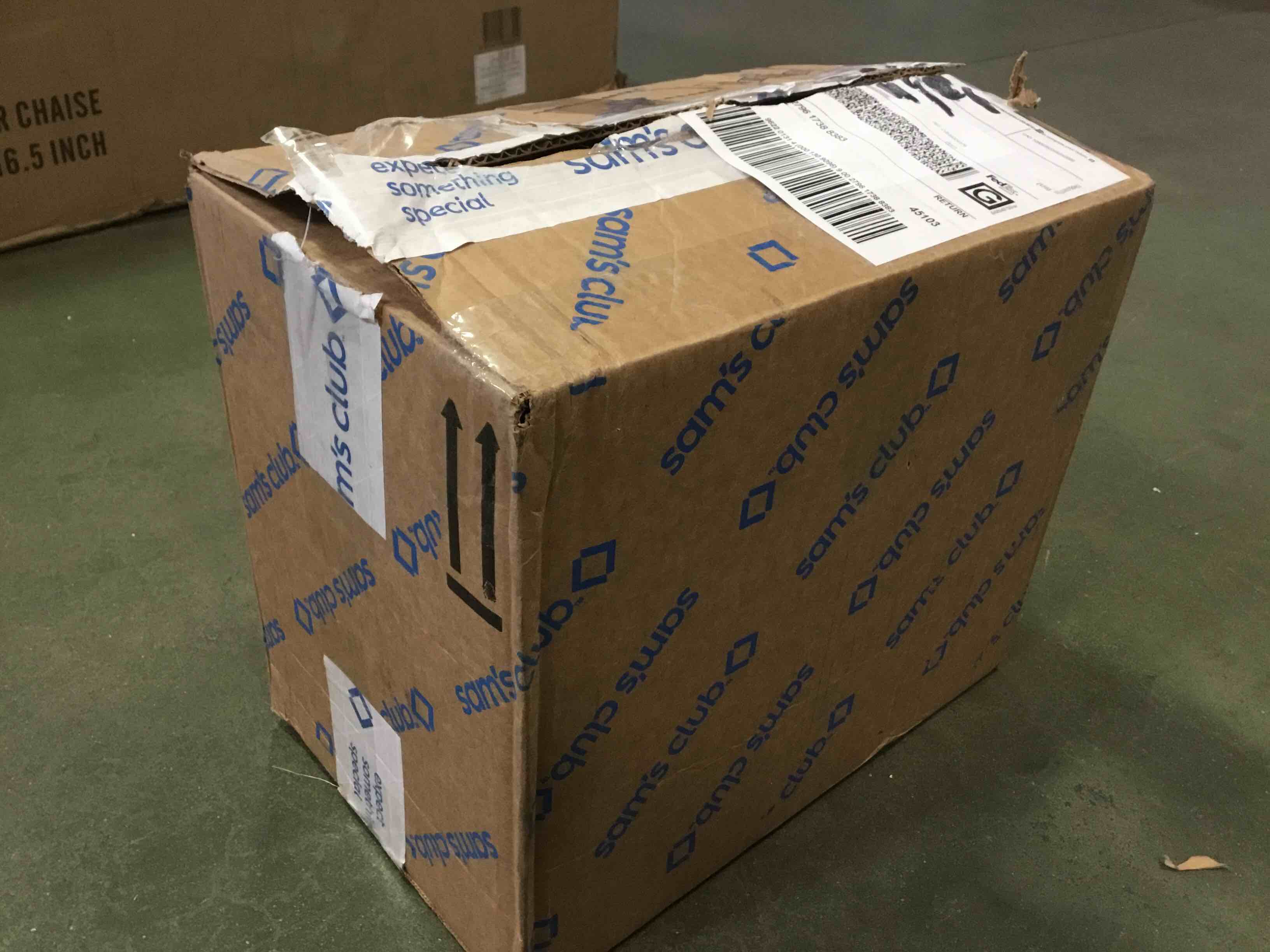 https://s3.amazonaws.com/lotting-images-prod/bidfta/PNK0322614_1729619284803.jpeg