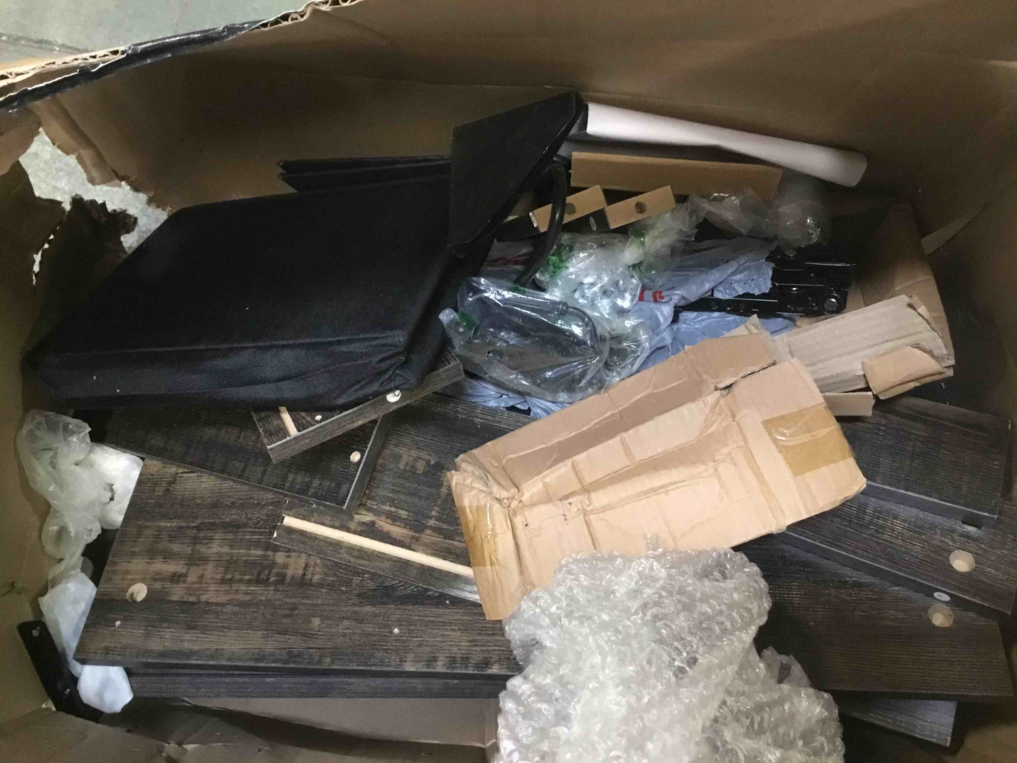 https://s3.amazonaws.com/lotting-images-prod/bidfta/PNK0322805_1729540646291.jpeg