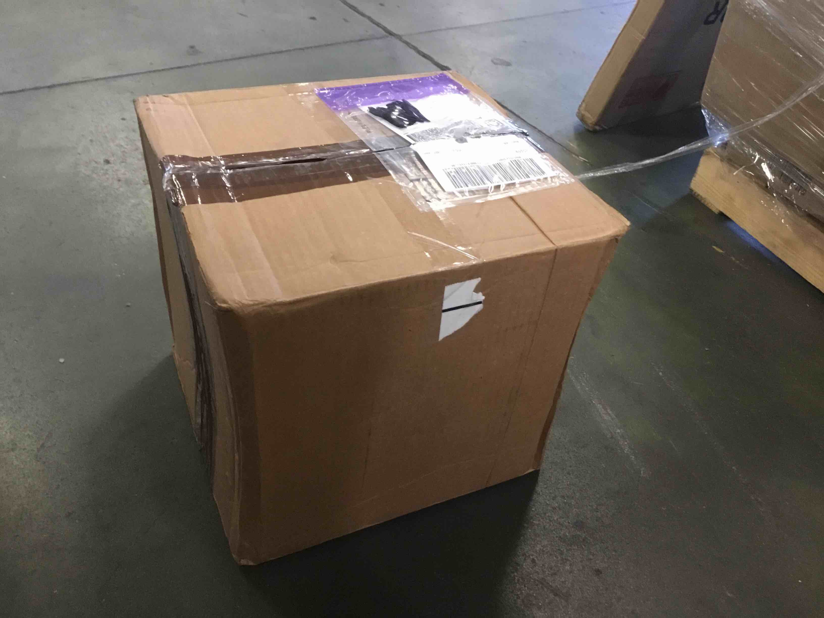 https://s3.amazonaws.com/lotting-images-prod/bidfta/PNK0323109_1729188199030.jpeg