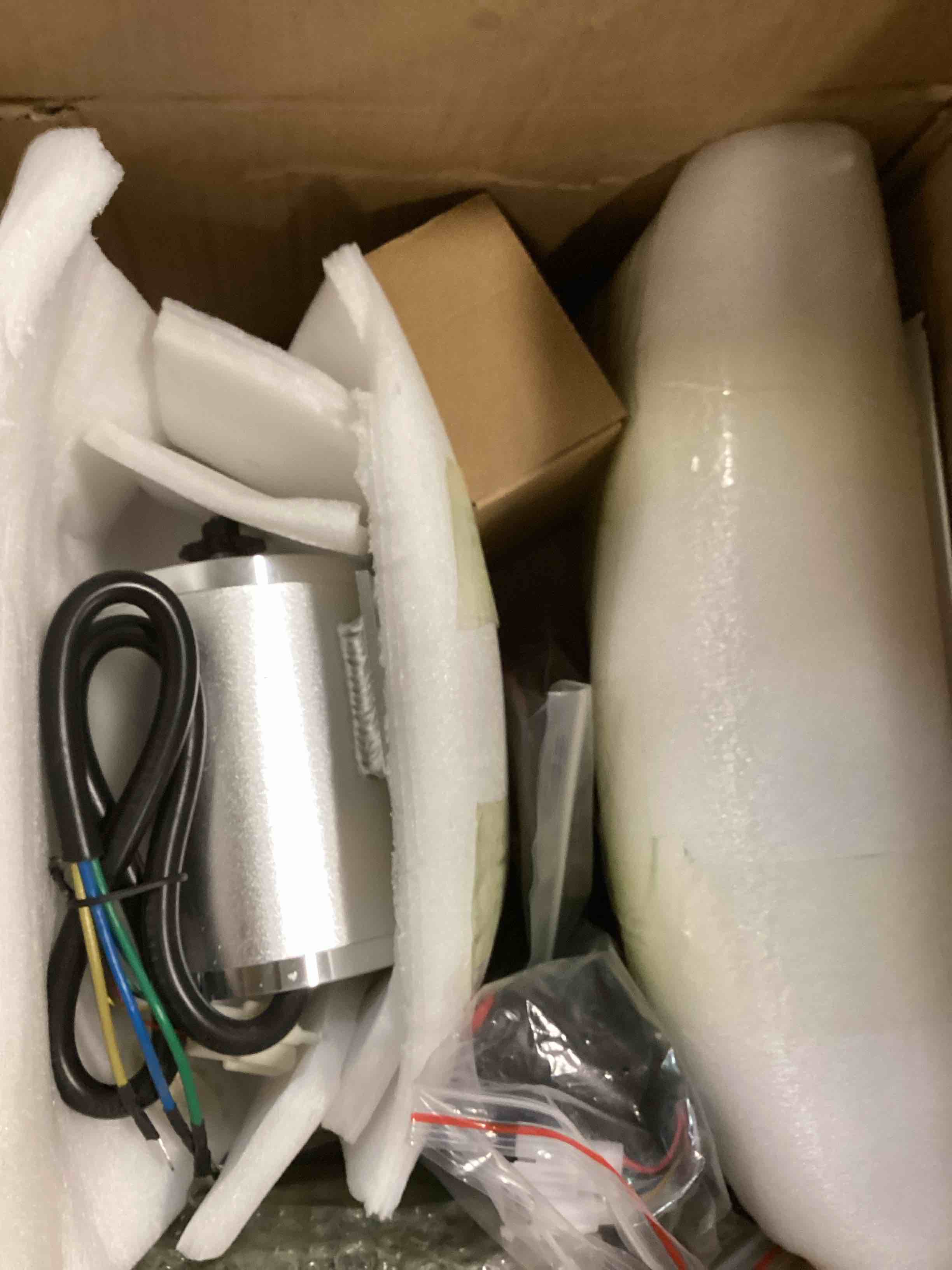https://s3.amazonaws.com/lotting-images-prod/bidfta/PNK0324061_1728589799306.jpeg