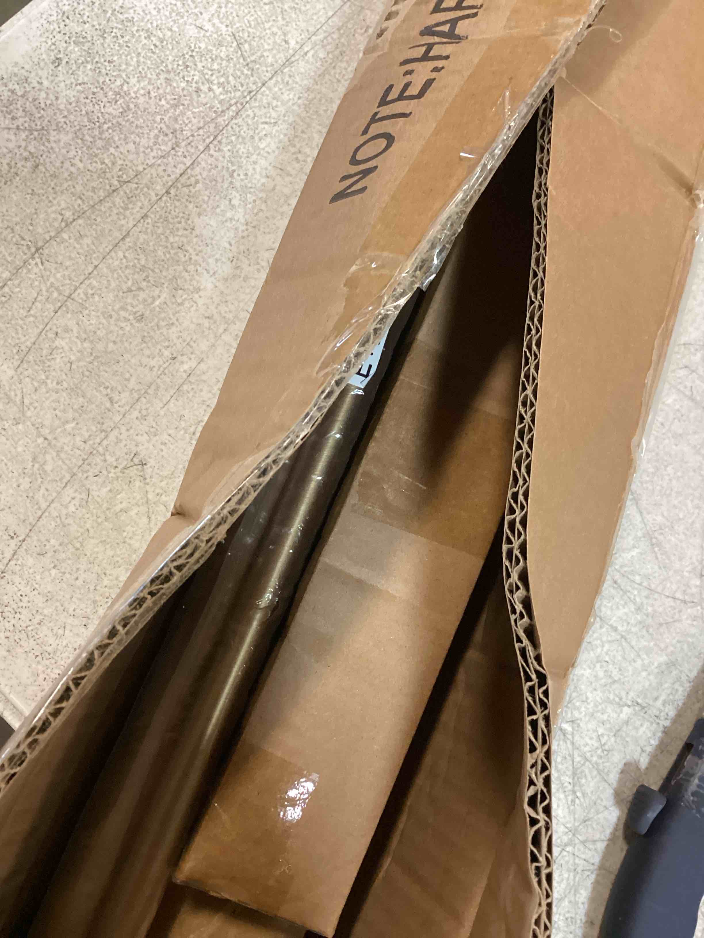 https://s3.amazonaws.com/lotting-images-prod/bidfta/PNK0324733_1728308411668.jpeg