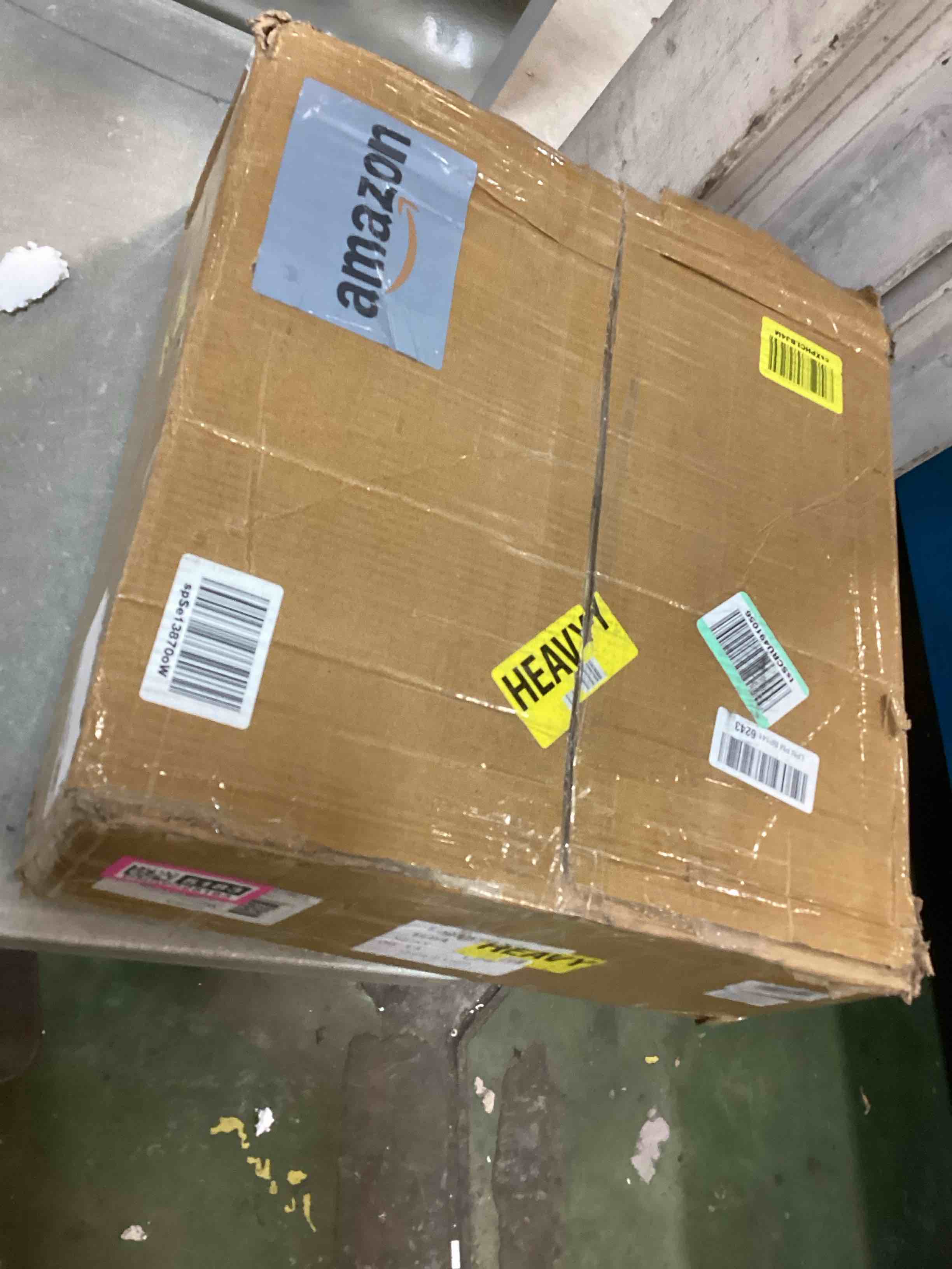 https://s3.amazonaws.com/lotting-images-prod/bidfta/PNK0325183_1728041903226.jpeg