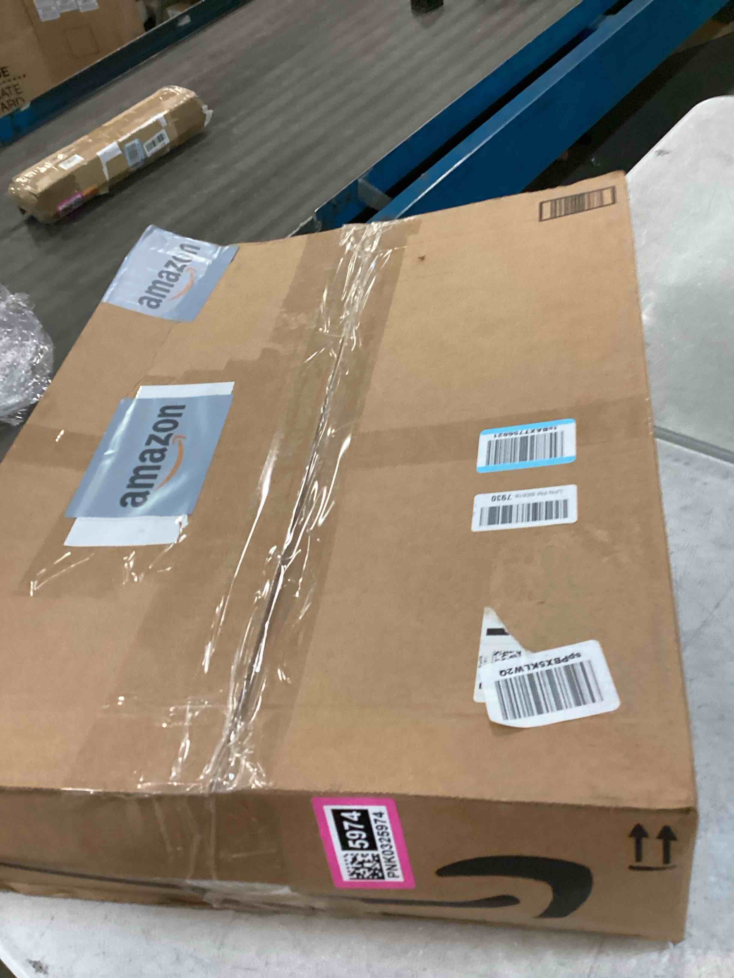 https://s3.amazonaws.com/lotting-images-prod/bidfta/PNK0325974_1727531581945.jpeg