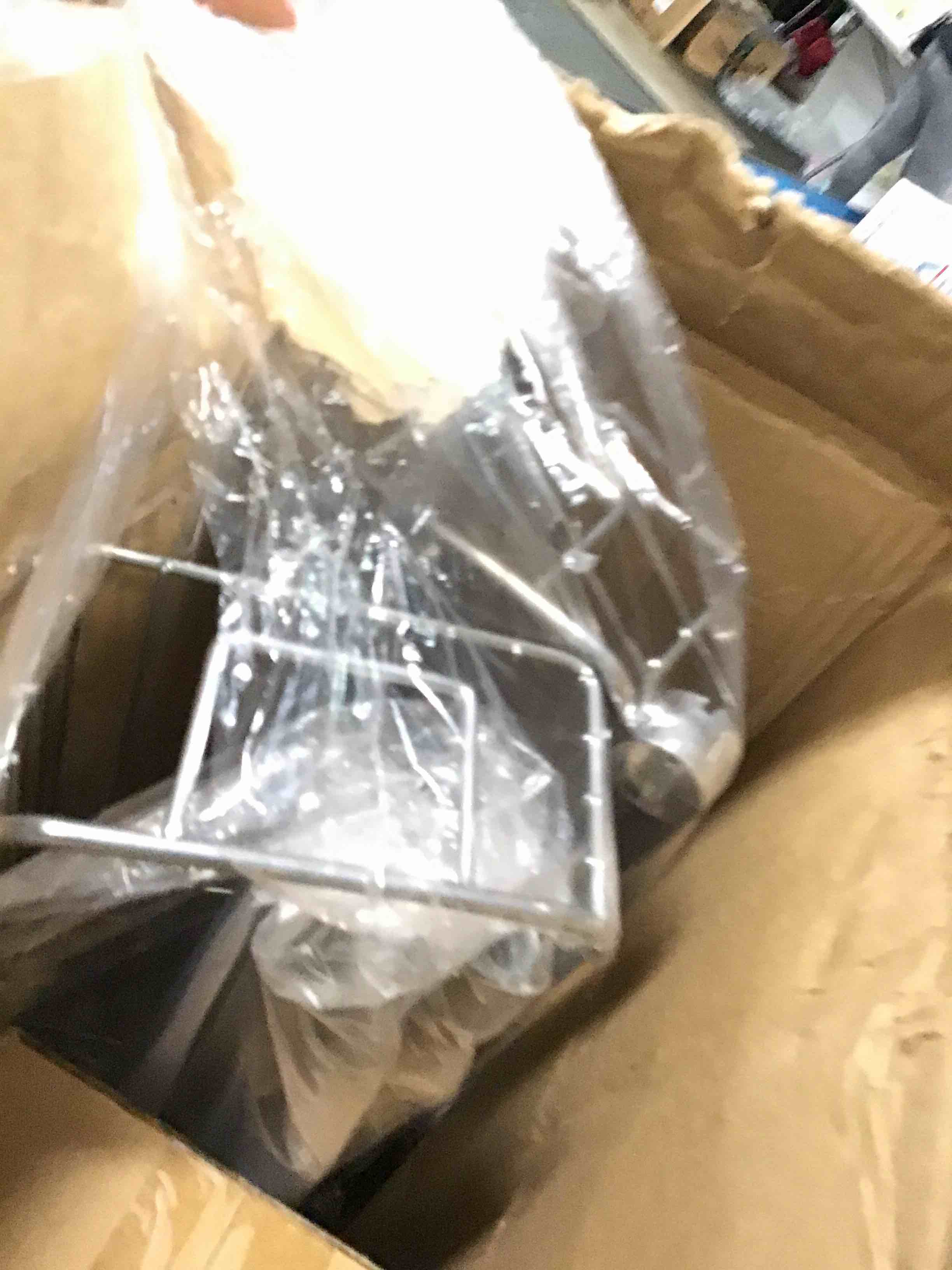 https://s3.amazonaws.com/lotting-images-prod/bidfta/PNK0327105_1727800641037.jpeg